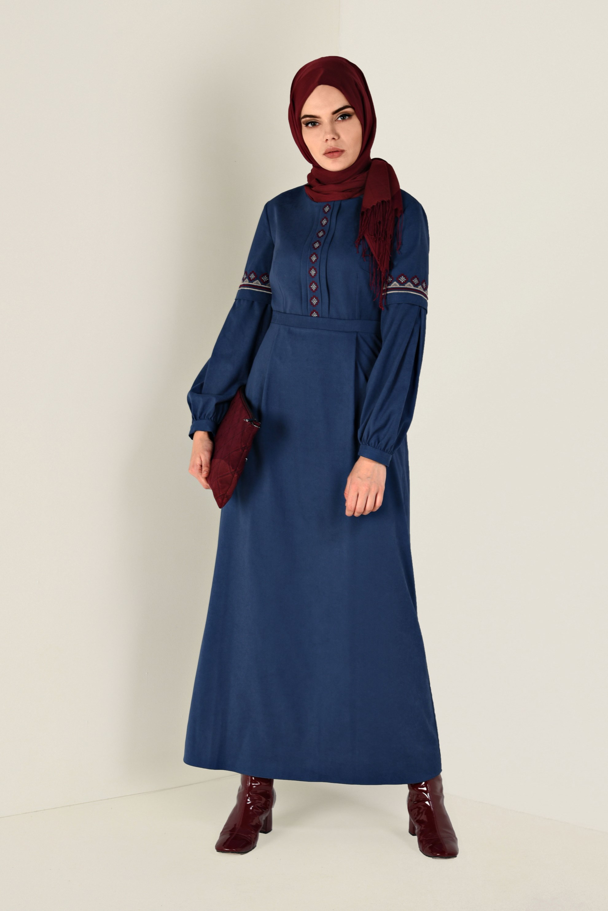 Tesettür giyim MAVİ İŞLEMELİ SÜET ELBİSE 4766 