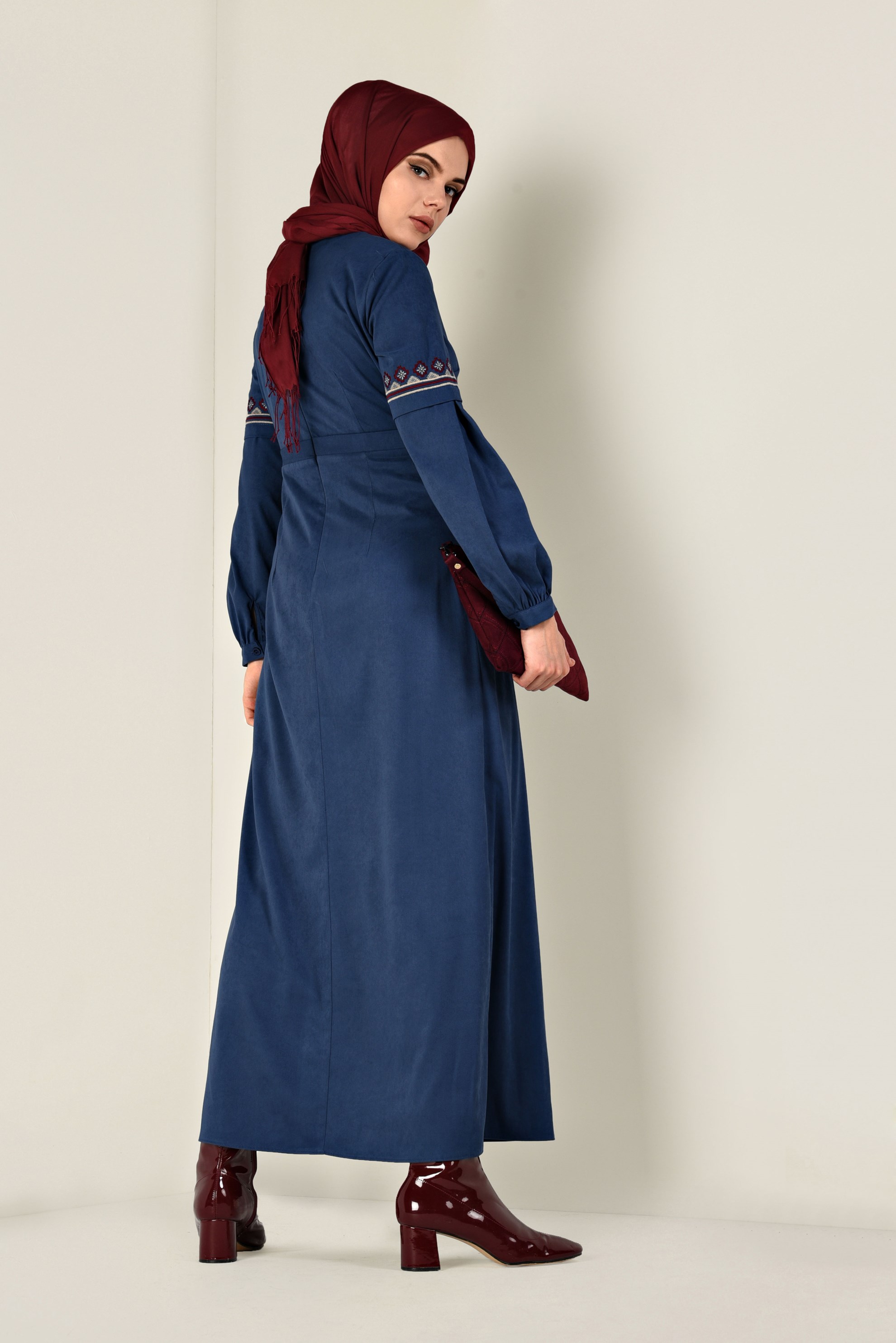 Tesettür giyim MAVİ İŞLEMELİ SÜET ELBİSE 4766 