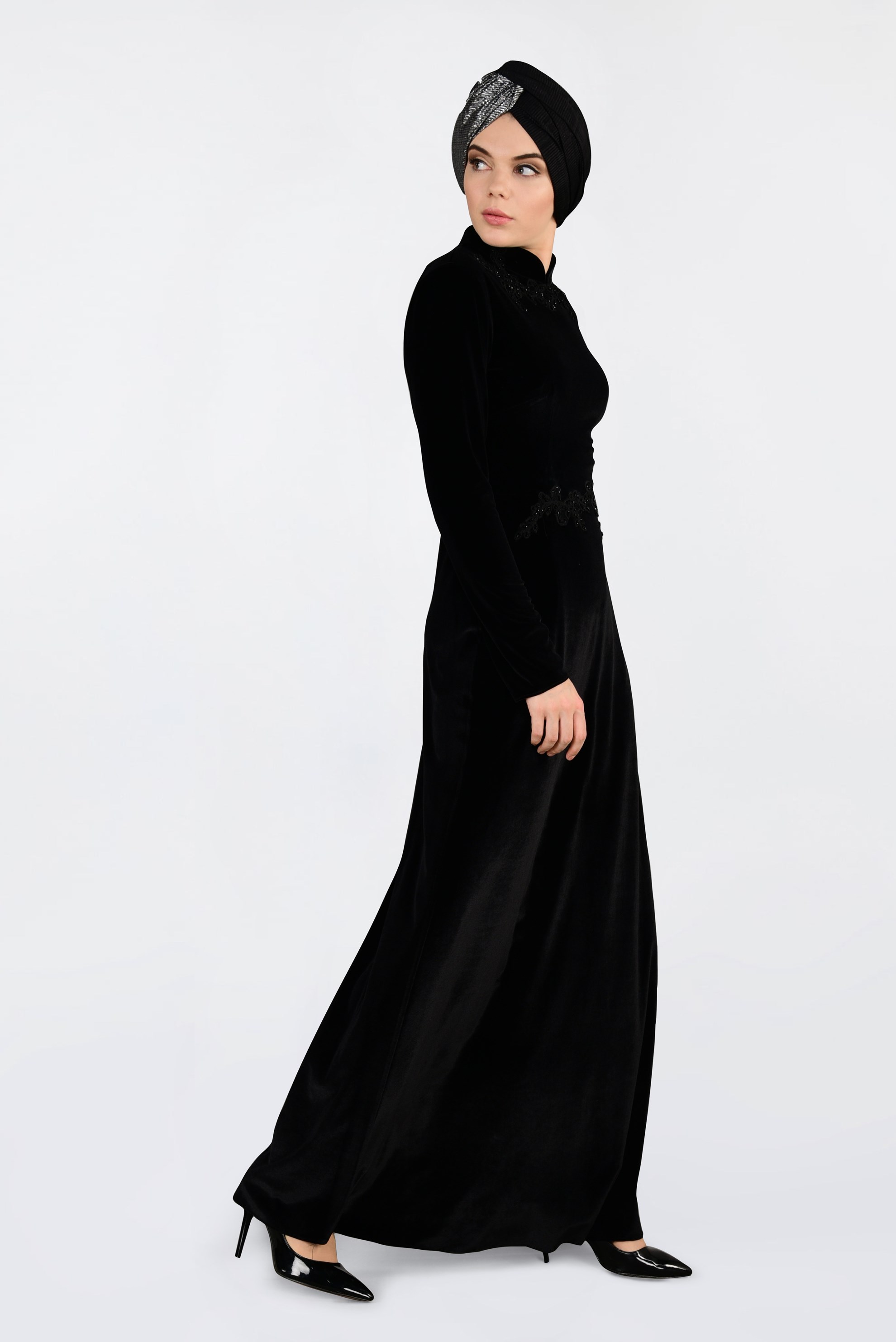 Tesettür giyim SİYAH NAKIŞLI KADİFE ELBİSE 4780 