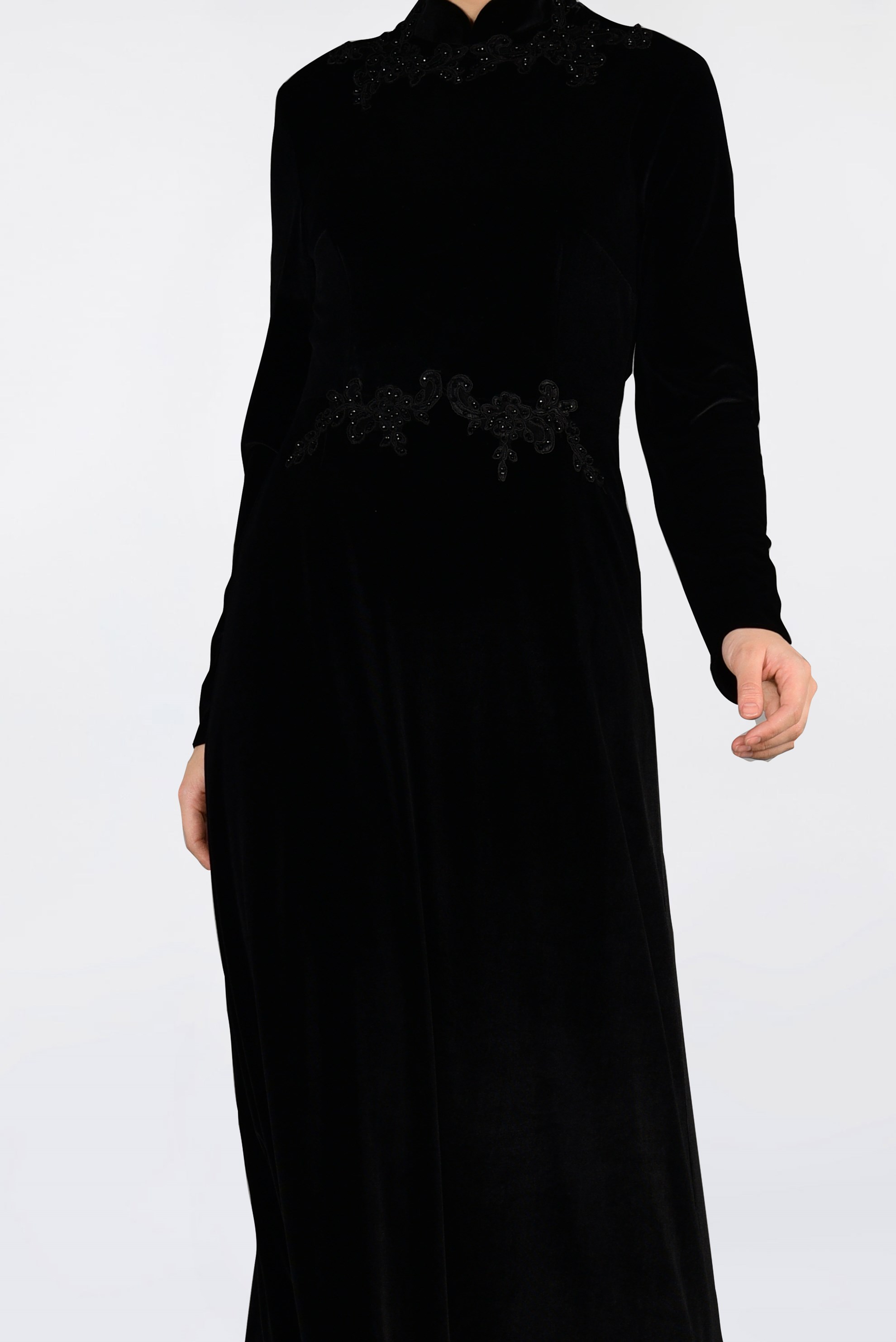 Tesettür giyim SİYAH NAKIŞLI KADİFE ELBİSE 4780 