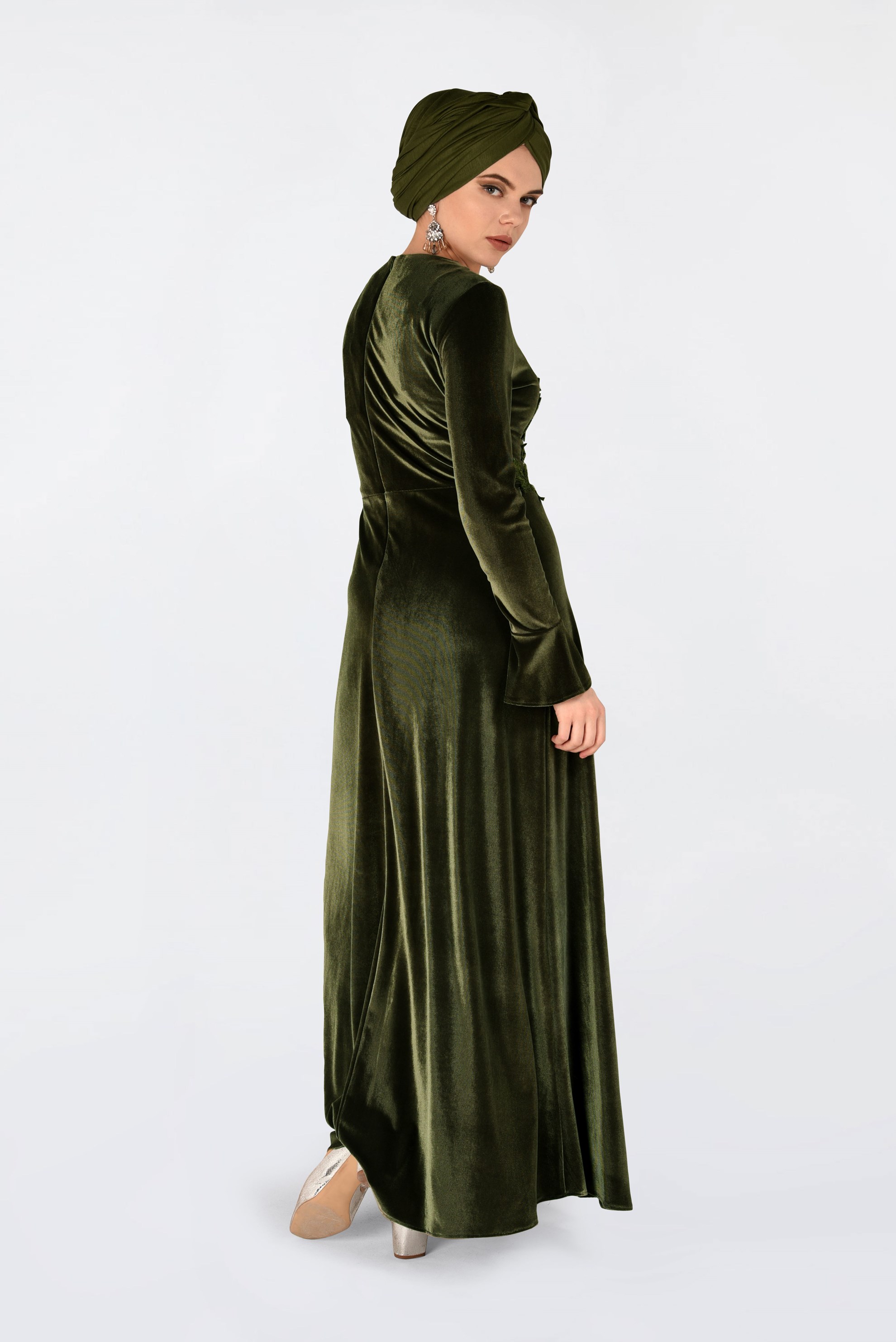 Tesettür giyim HAKİ ÖNÜ İŞLEMELİ KADİFE ELBİSE 4781 