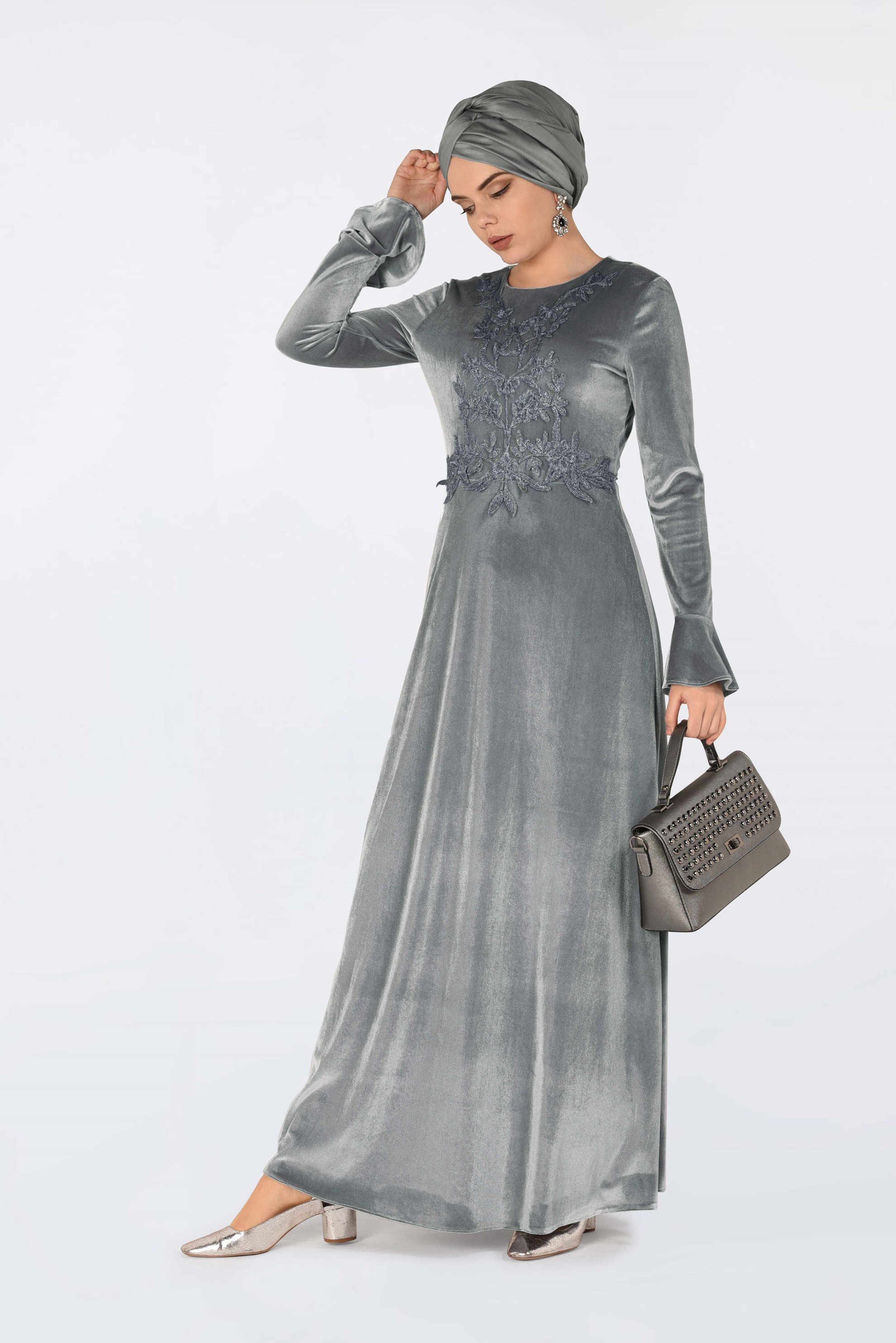 Tesettür giyim GÜMÜŞ ÖNÜ İŞLEMELİ KADİFE ELBİSE 4781 