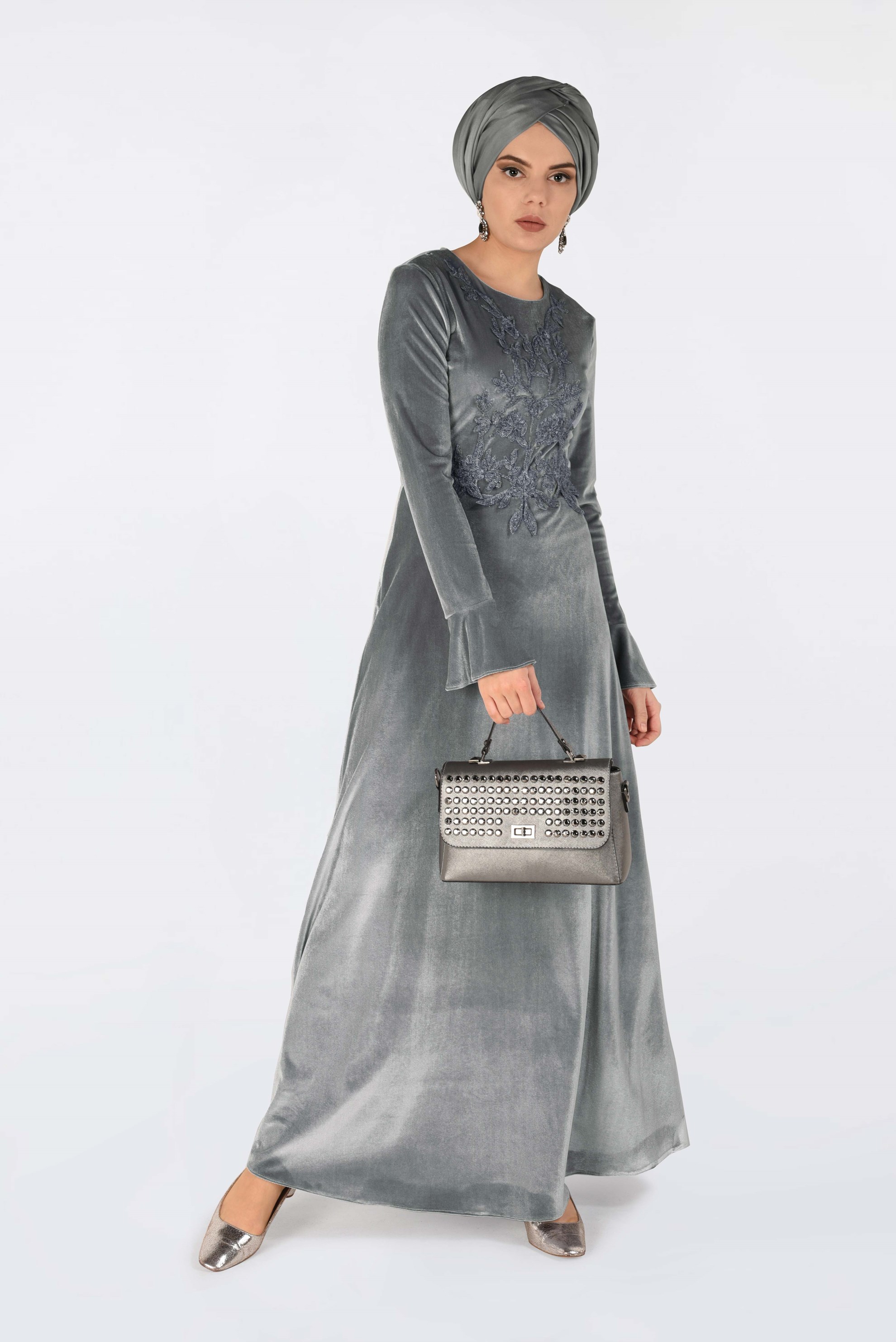 Tesettür giyim GÜMÜŞ ÖNÜ İŞLEMELİ KADİFE ELBİSE 4781 