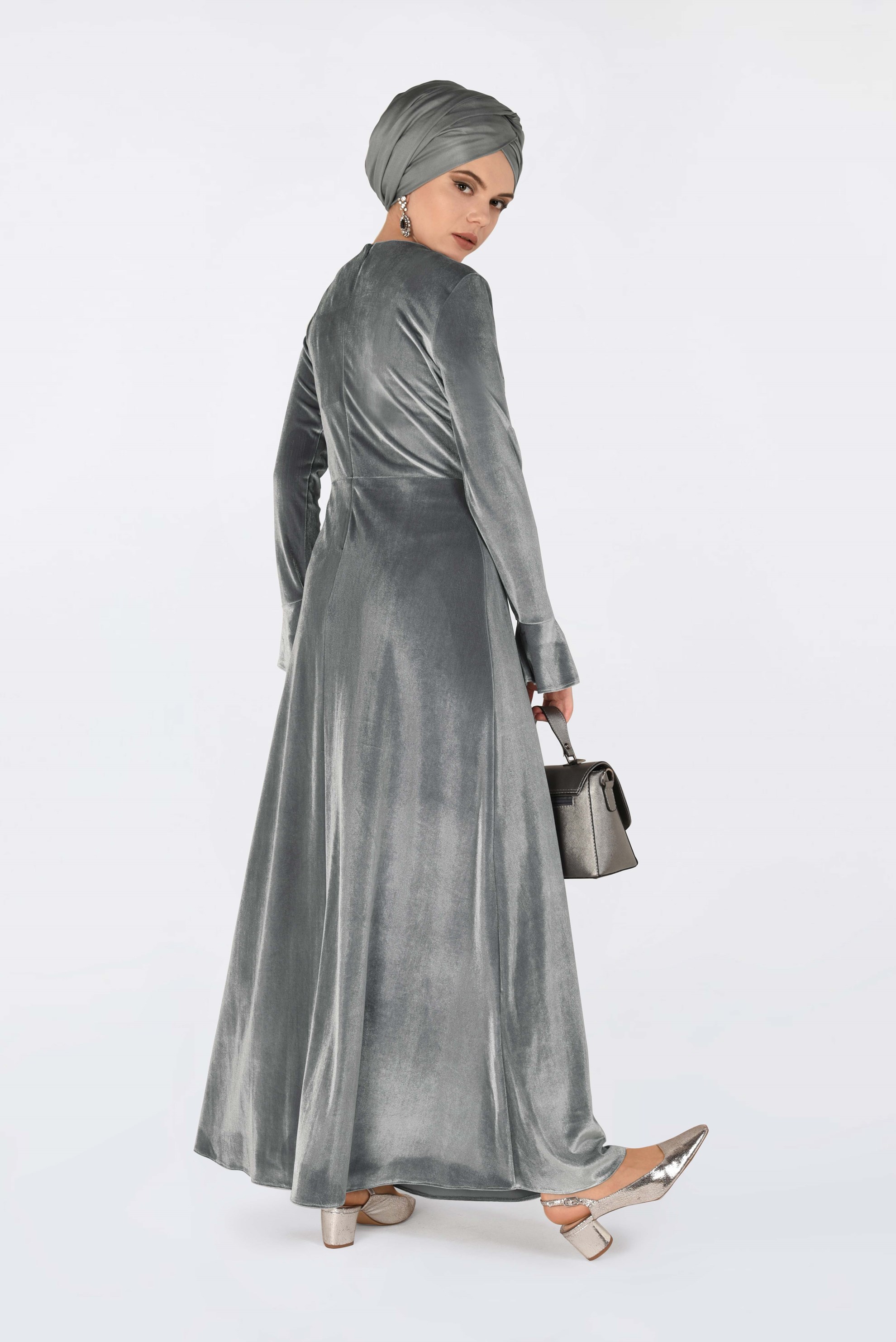 Tesettür giyim GÜMÜŞ ÖNÜ İŞLEMELİ KADİFE ELBİSE 4781 