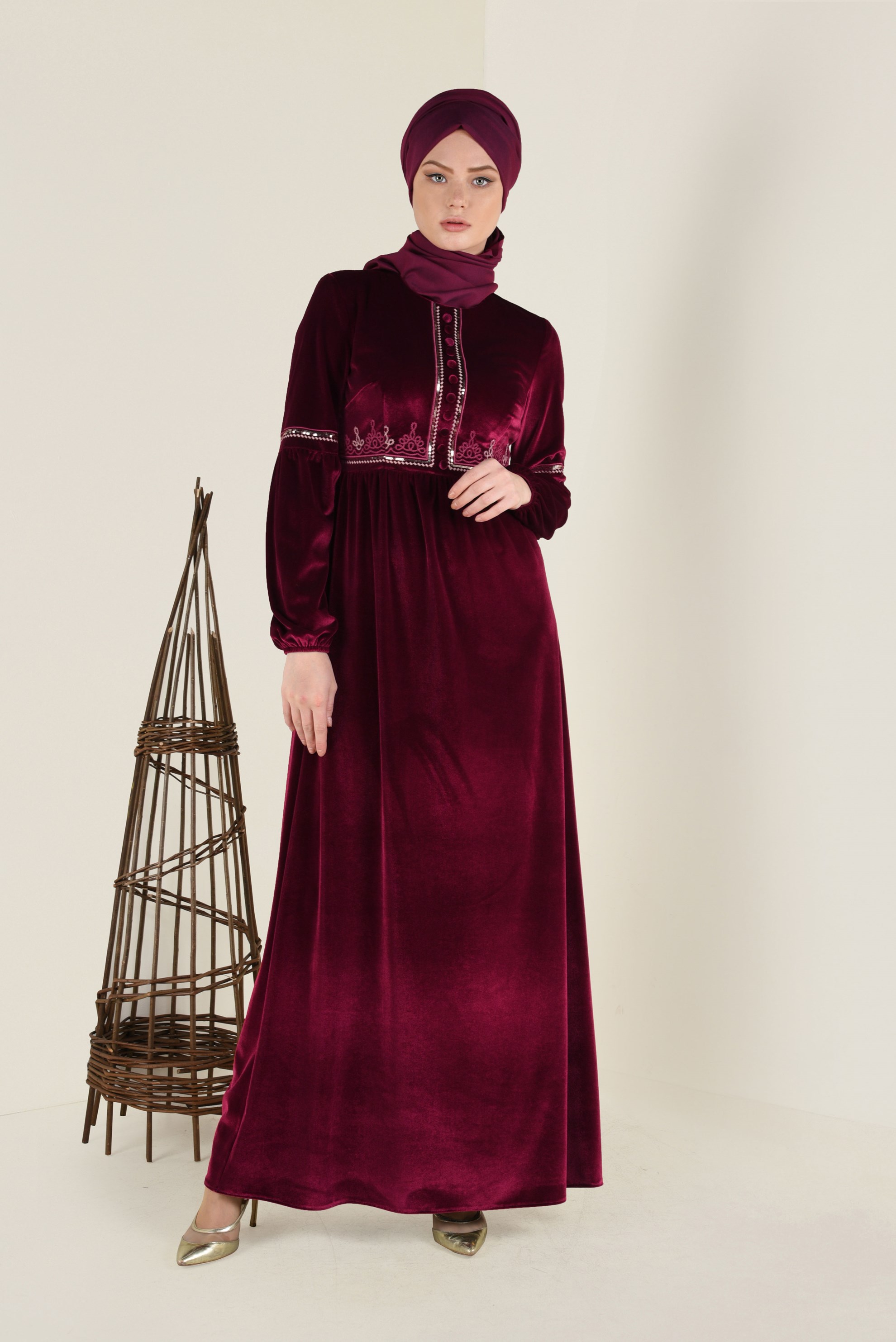 Tesettür giyim BORDO ÖNDEN DÜĞMELİ KADİFE ELBİSE 4783 