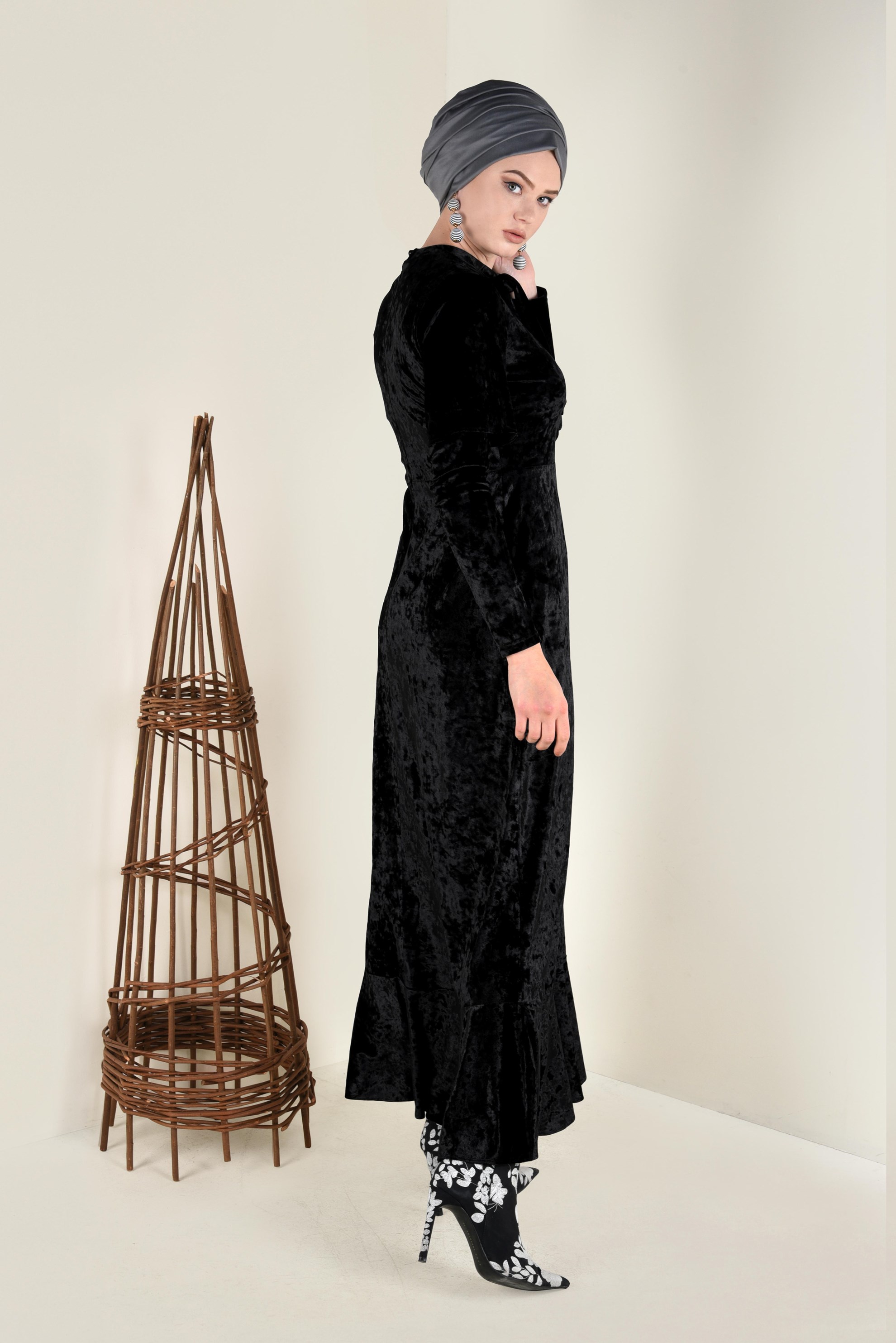 Tesettür giyim SİYAH KADİFE ELBİSE 4784