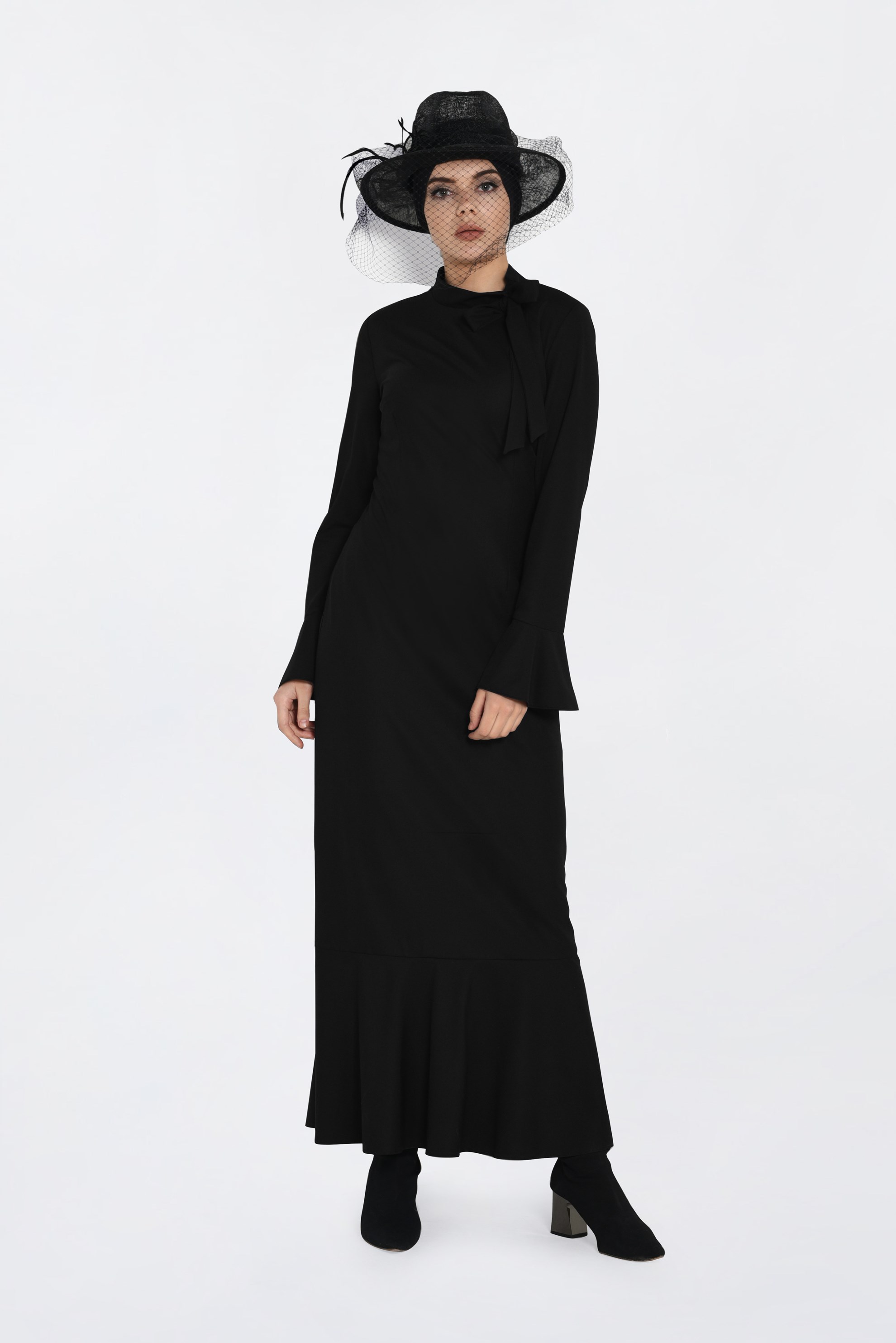 Tesettür giyim SİYAH YAKASI BAĞCIKLI VOLANLI ELBİSE 4786