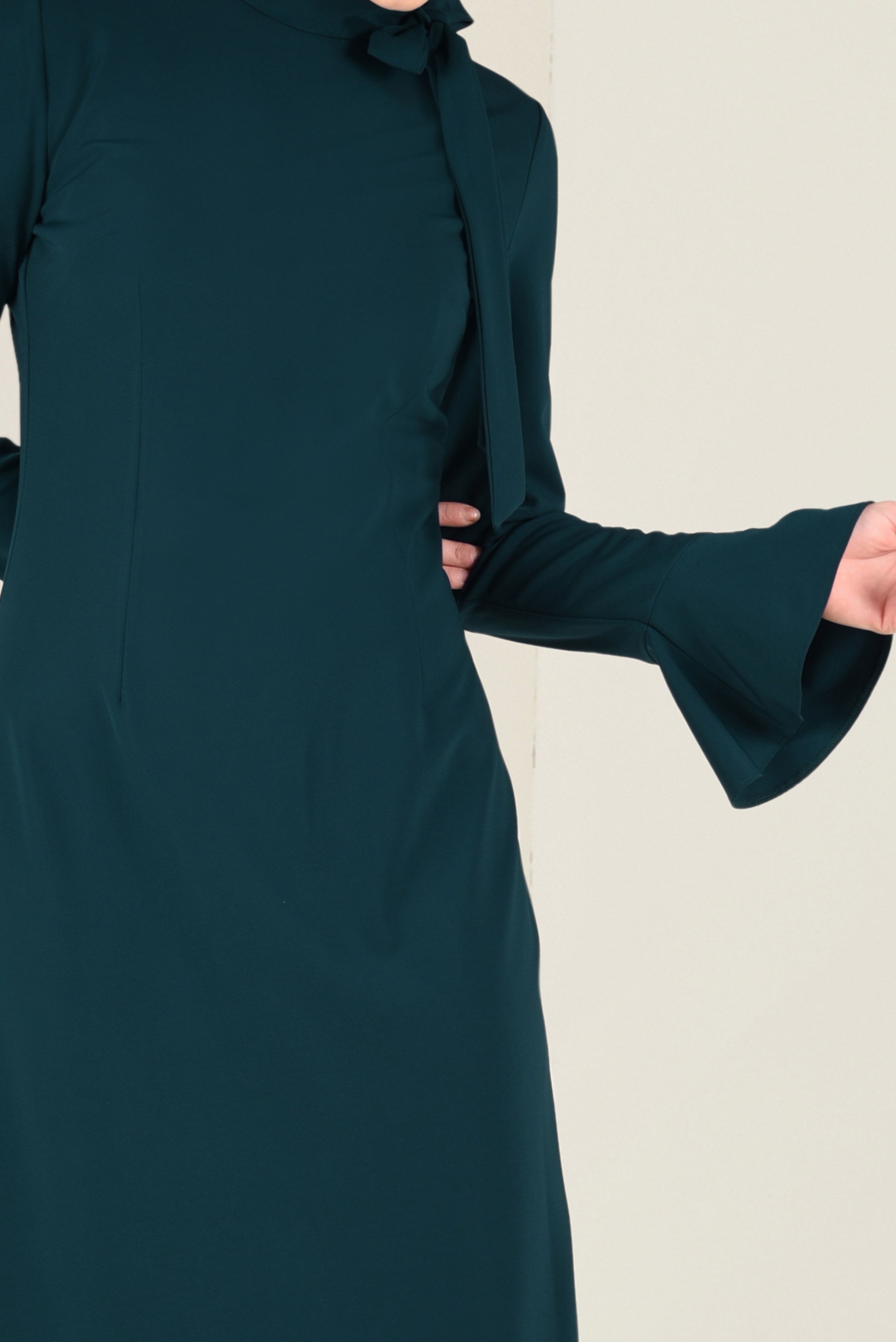 Tesettür giyim MAVİ YAKASI BAĞCIKLI VOLANLI ELBİSE 4786