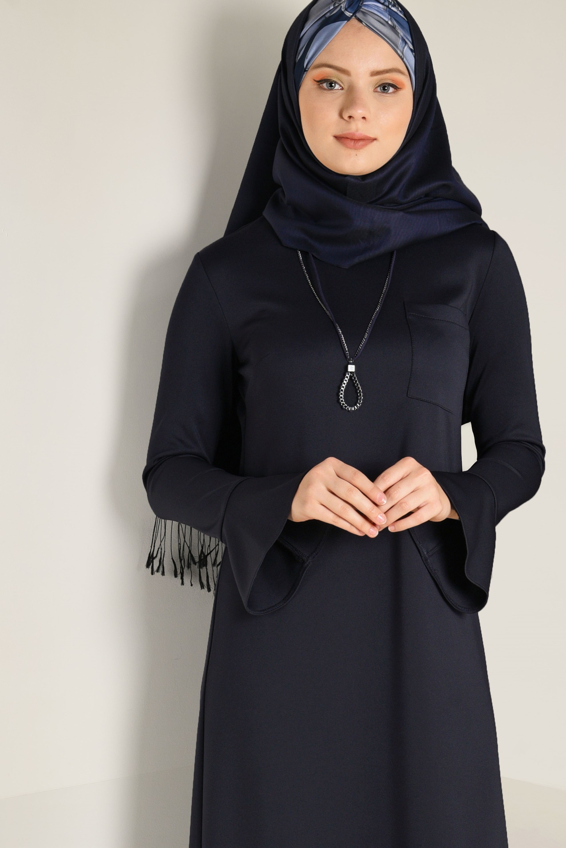 Tesettür giyim LACİVERT KOLLARI VE ETEK UCU VOLANLI ELBİSE 4805