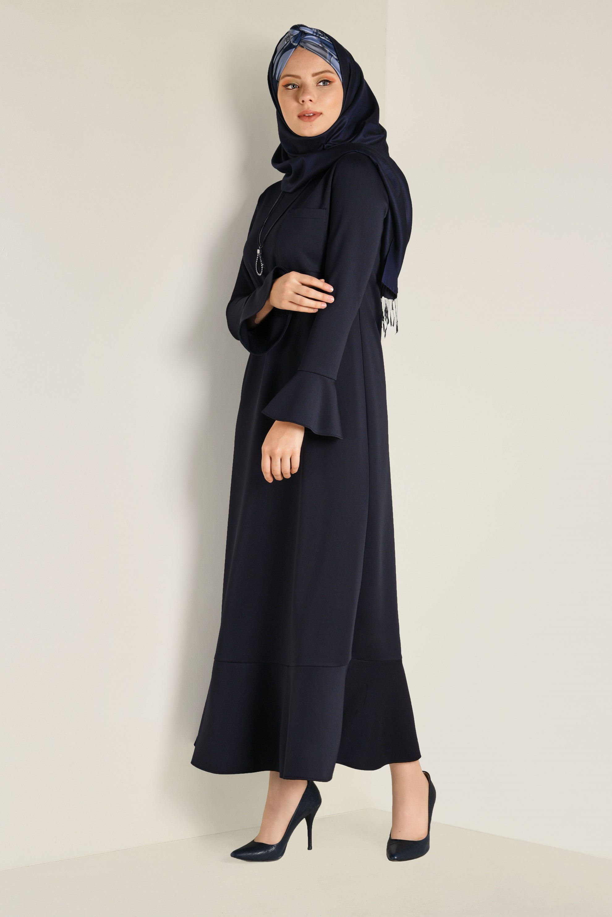 Tesettür giyim LACİVERT KOLLARI VE ETEK UCU VOLANLI ELBİSE 4805