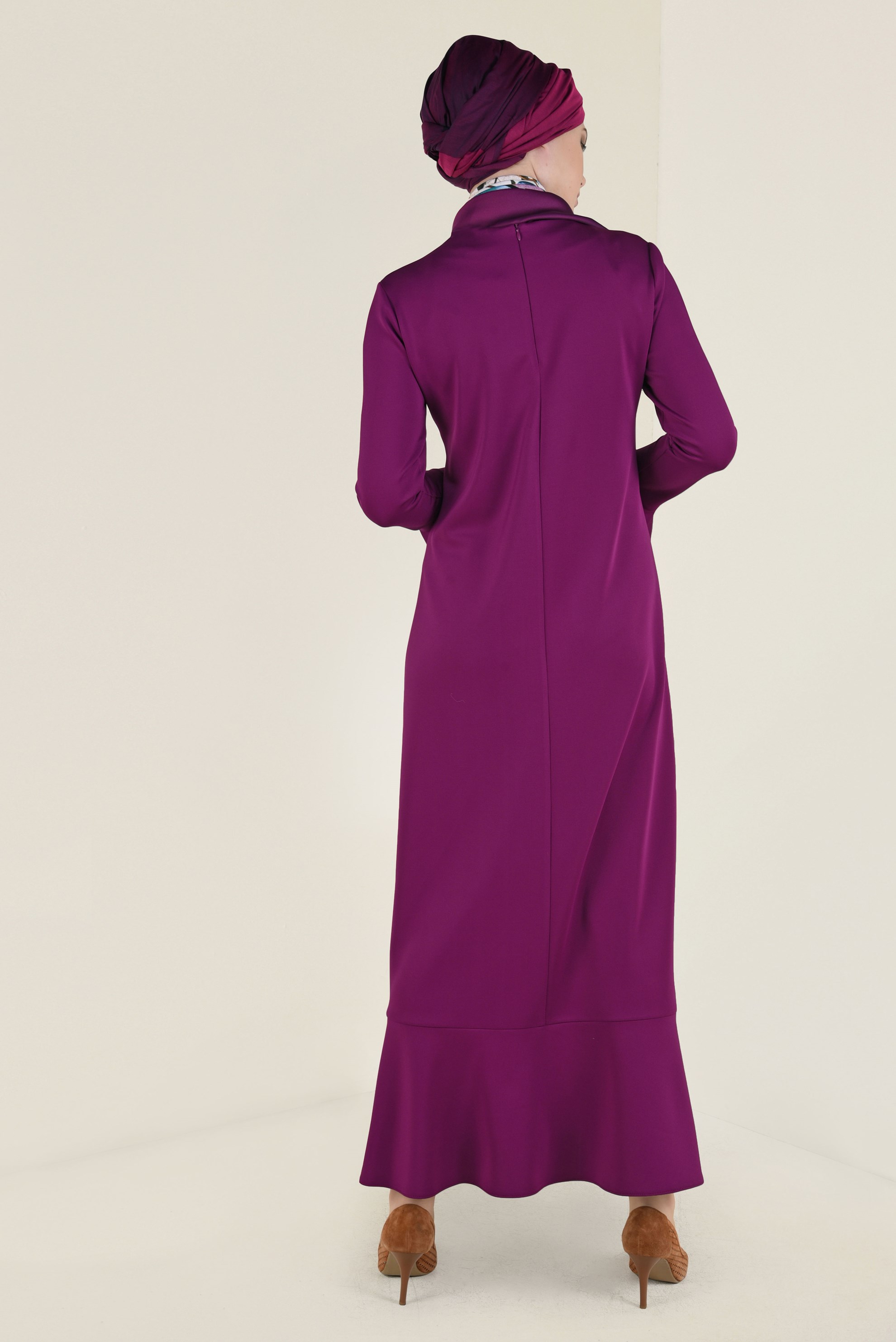 Tesettür giyim MOR KOLLARI VE ETEK UCU VOLANLI ELBİSE 4805