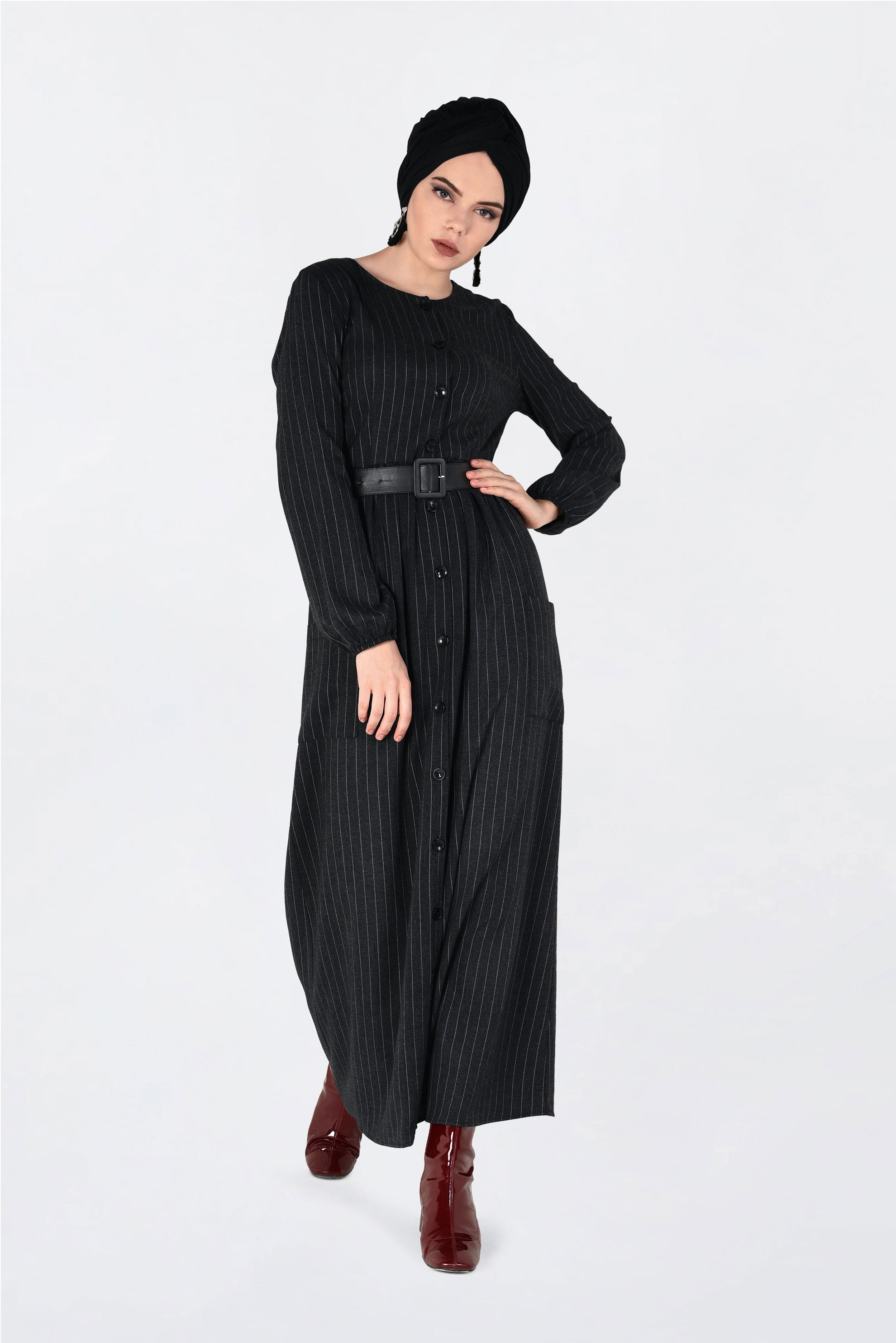 Tesettür giyim SİYAH KOLLARI BÜZGÜLÜ ÇİZGİLİ ELBİSE 4815