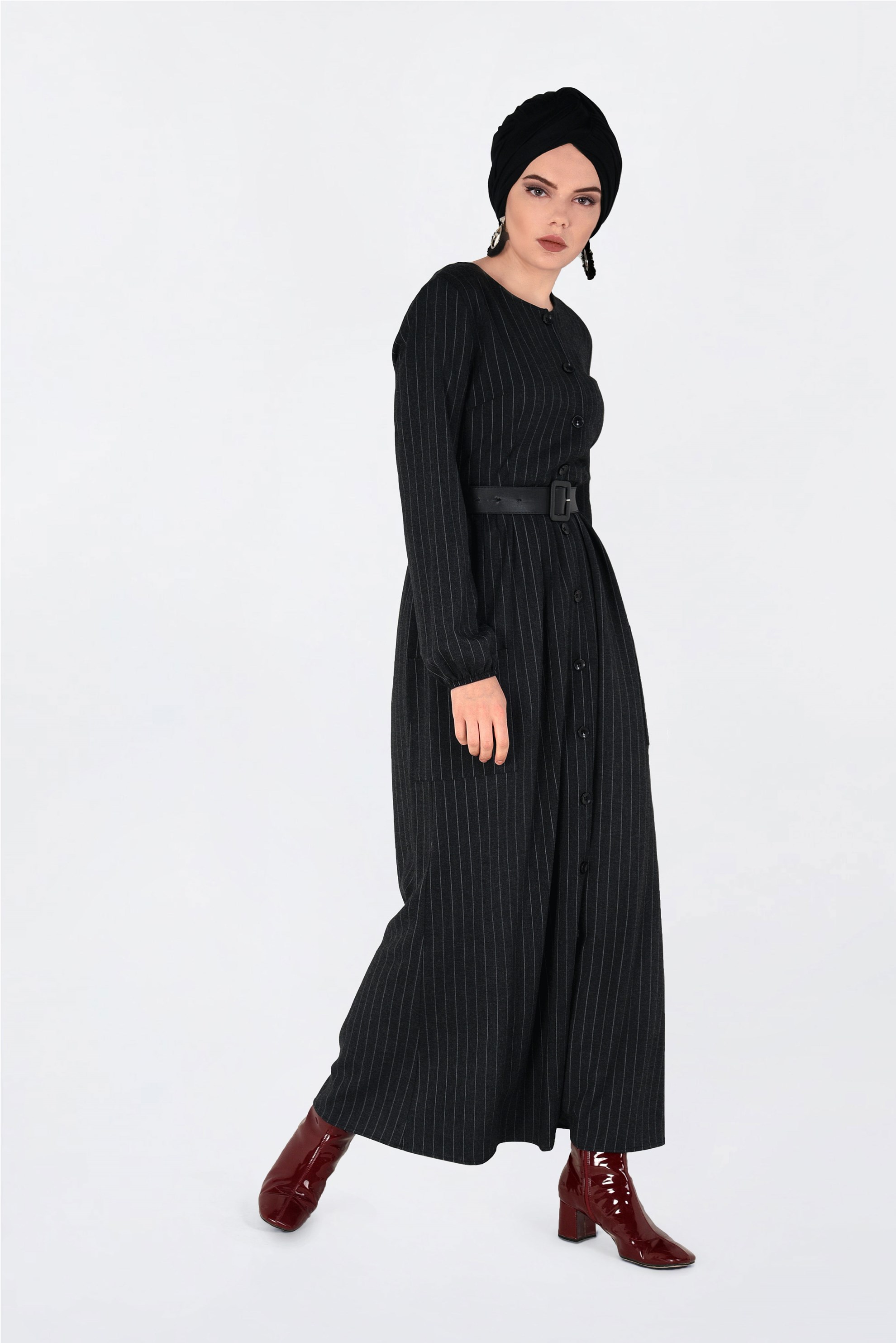 Tesettür giyim SİYAH KOLLARI BÜZGÜLÜ ÇİZGİLİ ELBİSE 4815