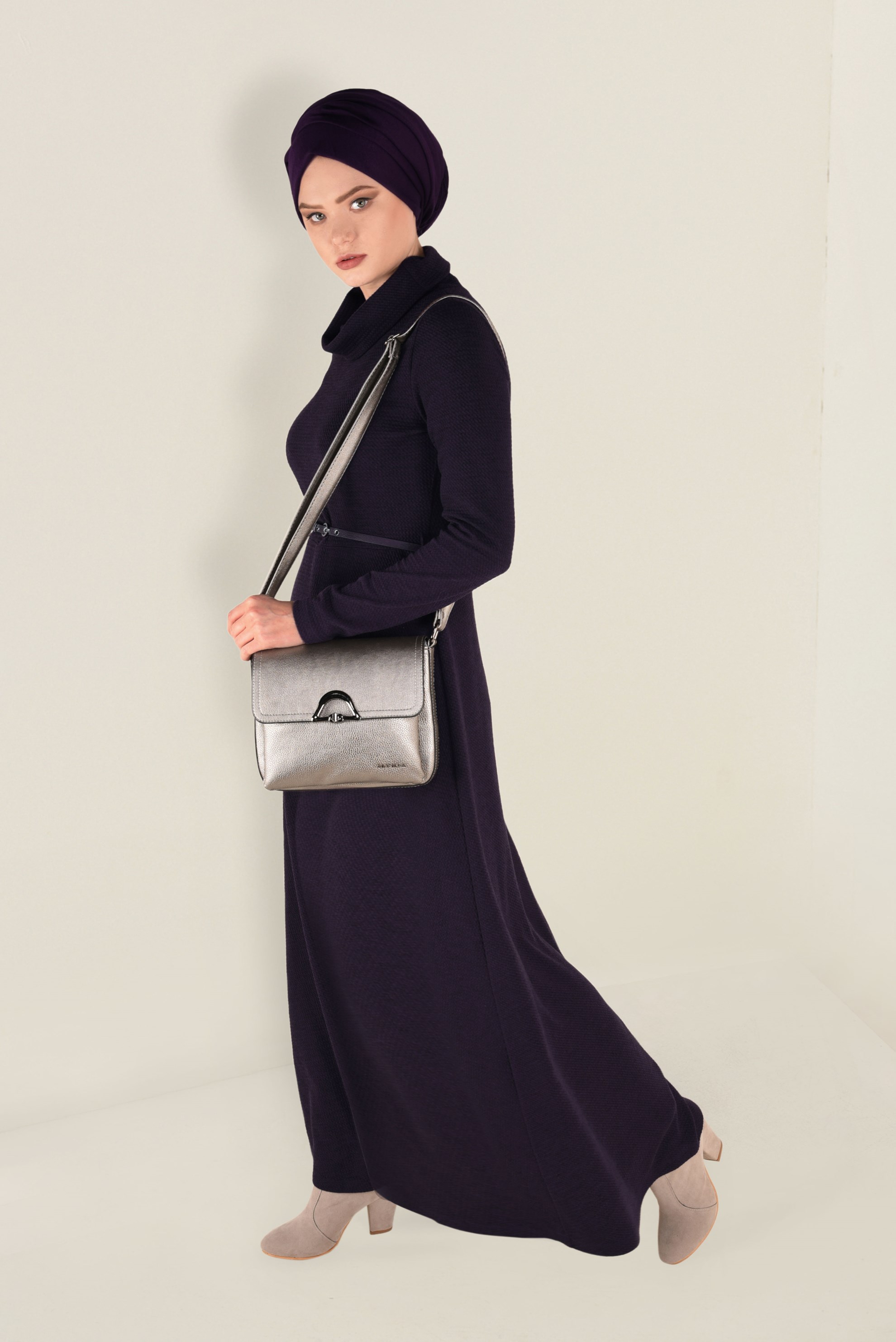 Tesettür giyim MOR BELDEN KEMERLİ BOĞAZLI TRİKO ELBİSE 4825