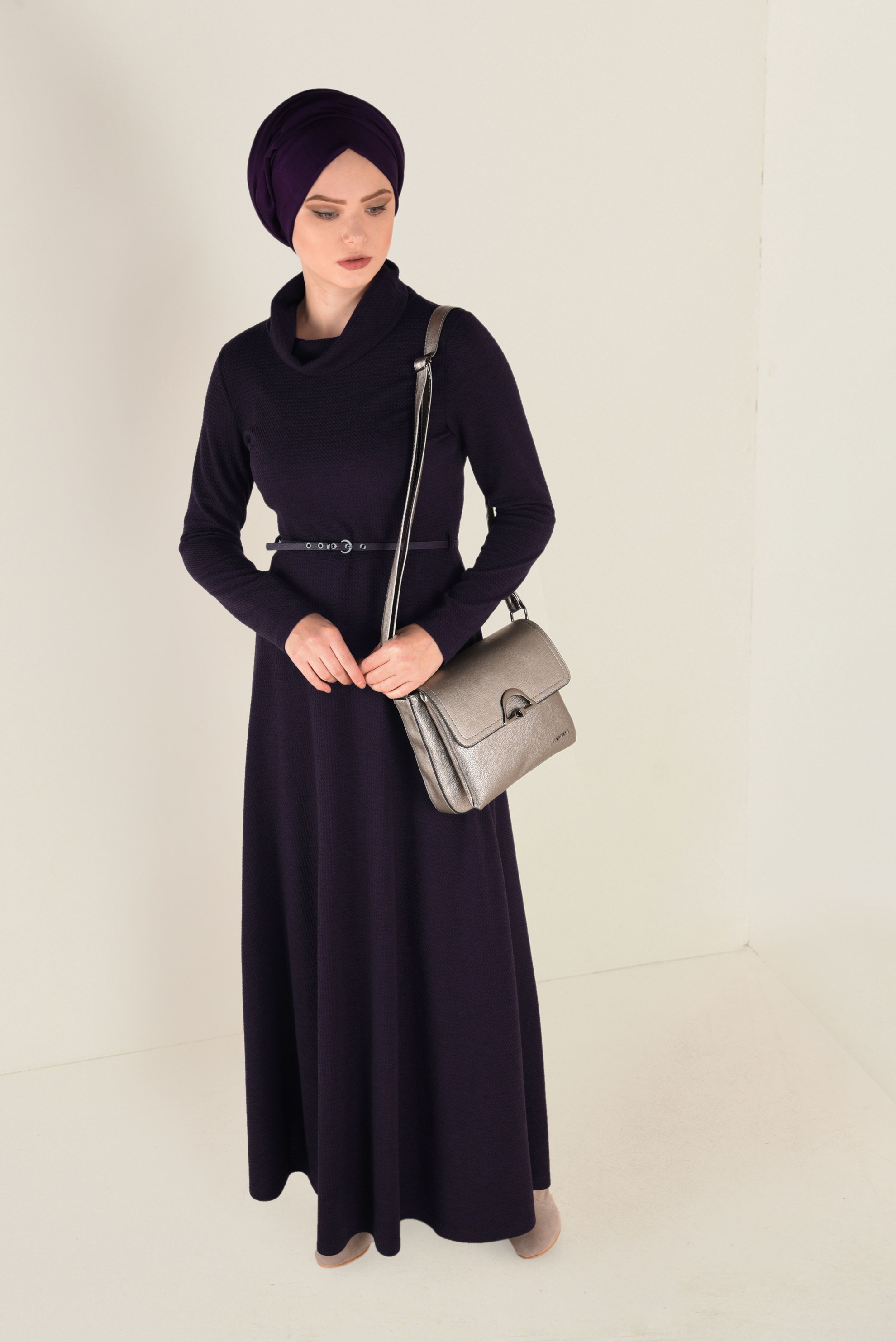 Tesettür giyim MOR BELDEN KEMERLİ BOĞAZLI TRİKO ELBİSE 4825