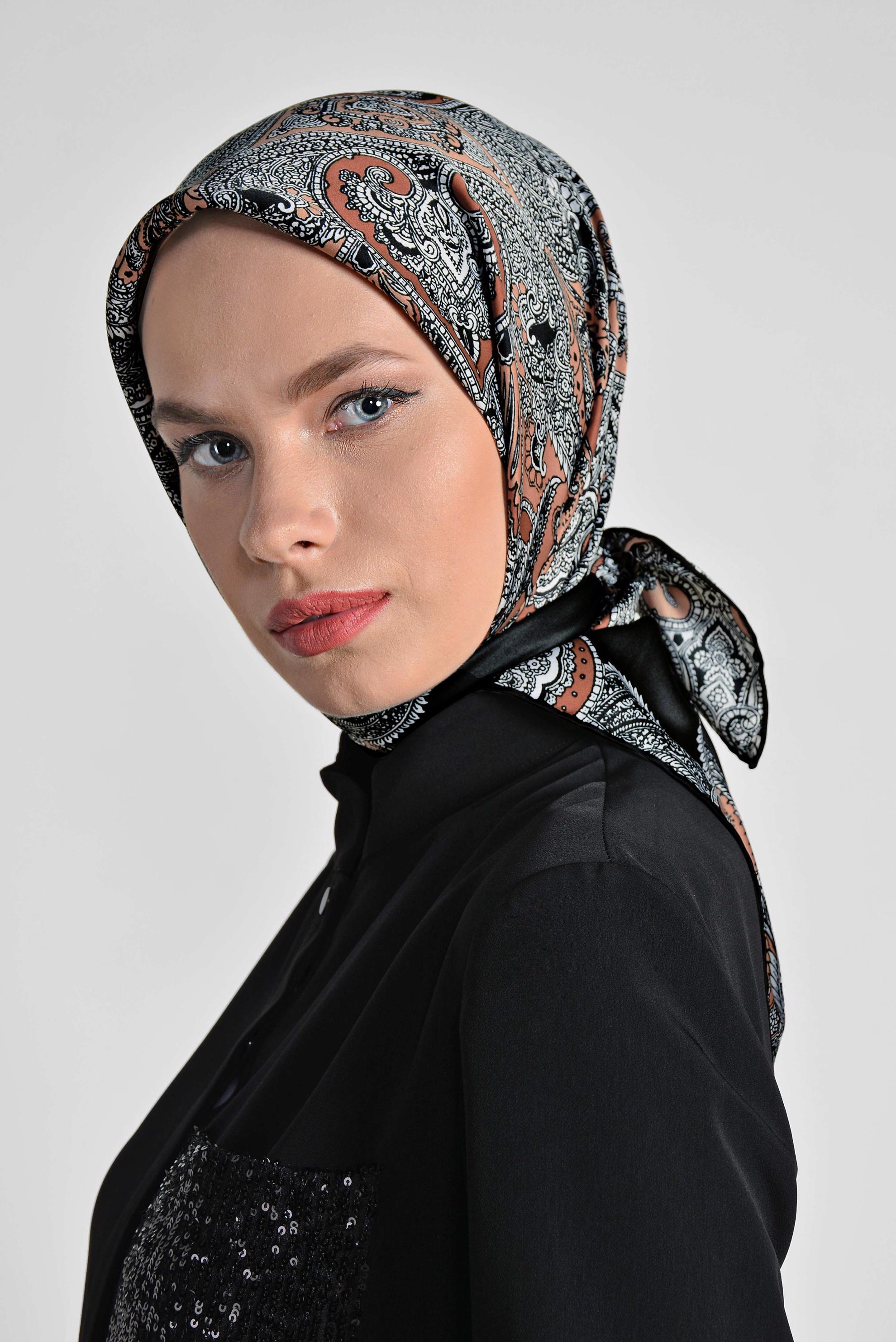 Tesettür giyim SİYAH 4491-1 ALVİNA DESENLİ EŞARP