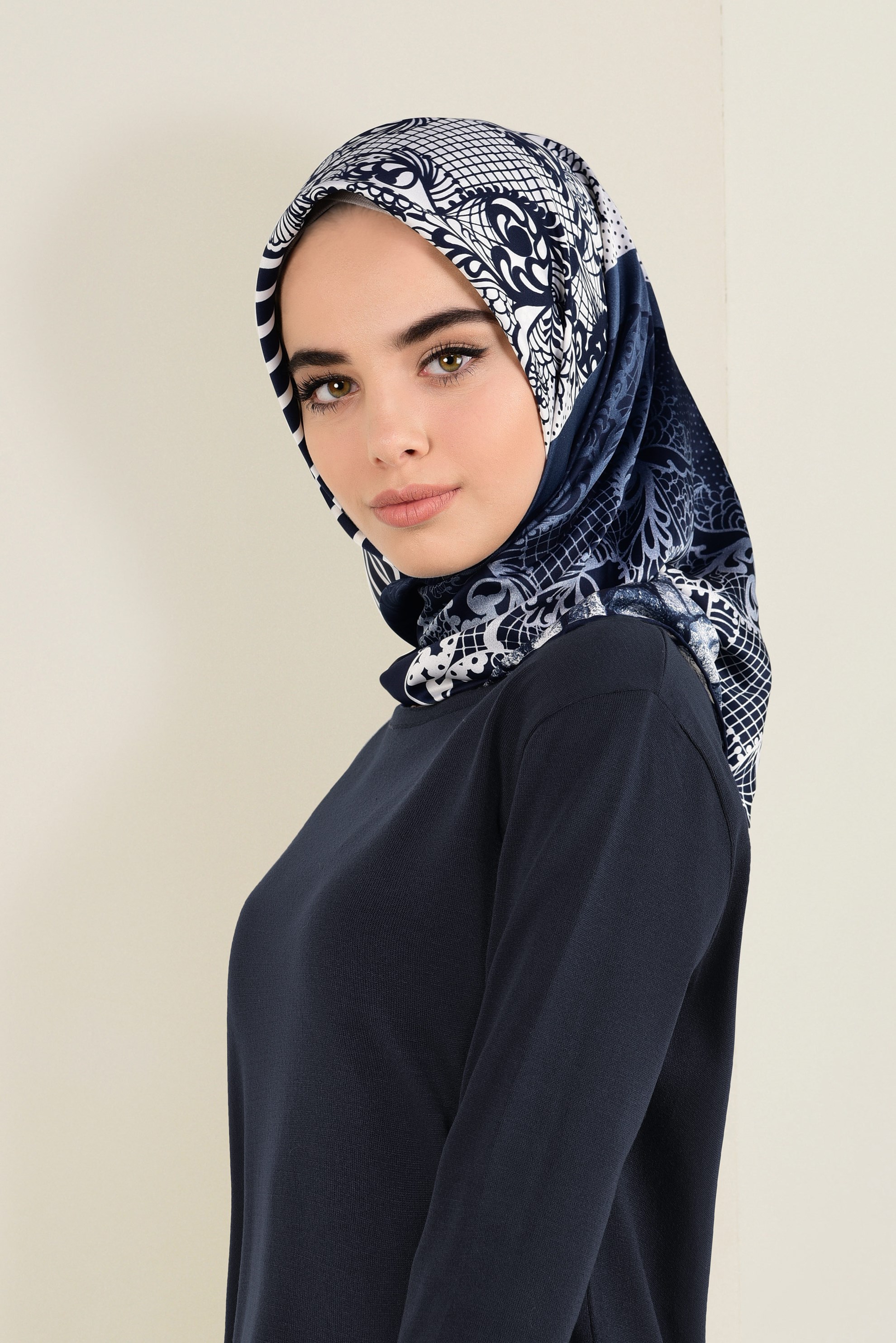 Tesettür giyim LACİVERT ALVİNA DESENLİ EŞARP 4492-1