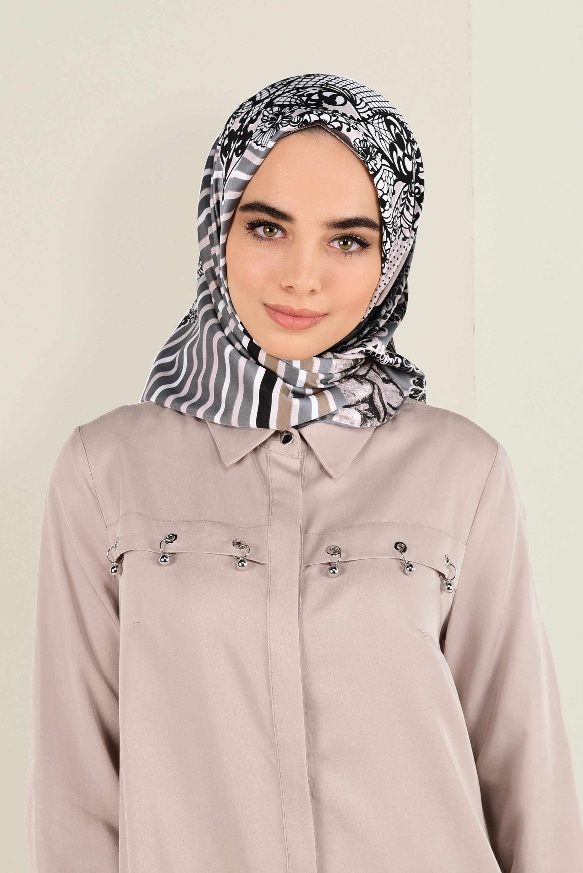 Tesettür giyim SİYAH ALVİNA DESENLİ EŞARP 4492-1