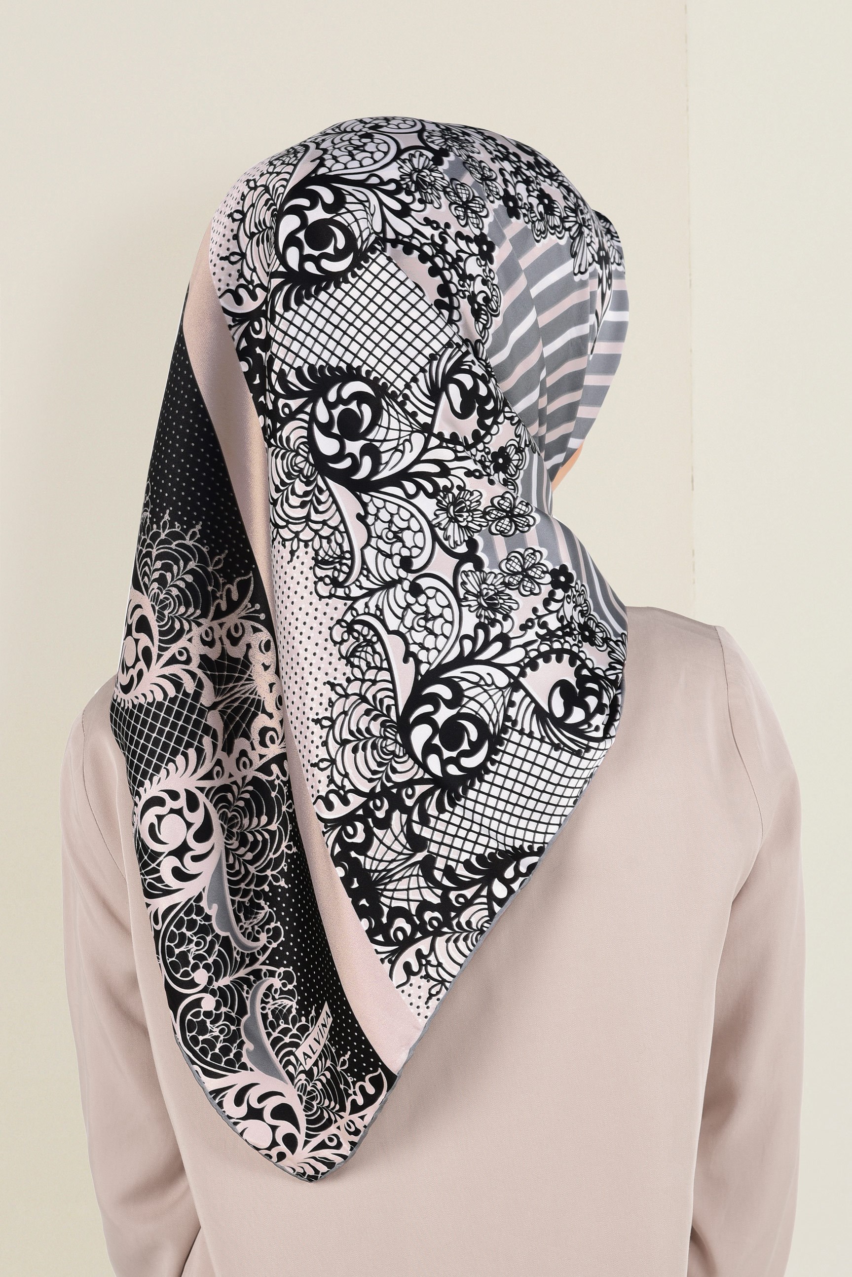 Tesettür giyim SİYAH ALVİNA DESENLİ EŞARP 4492-1