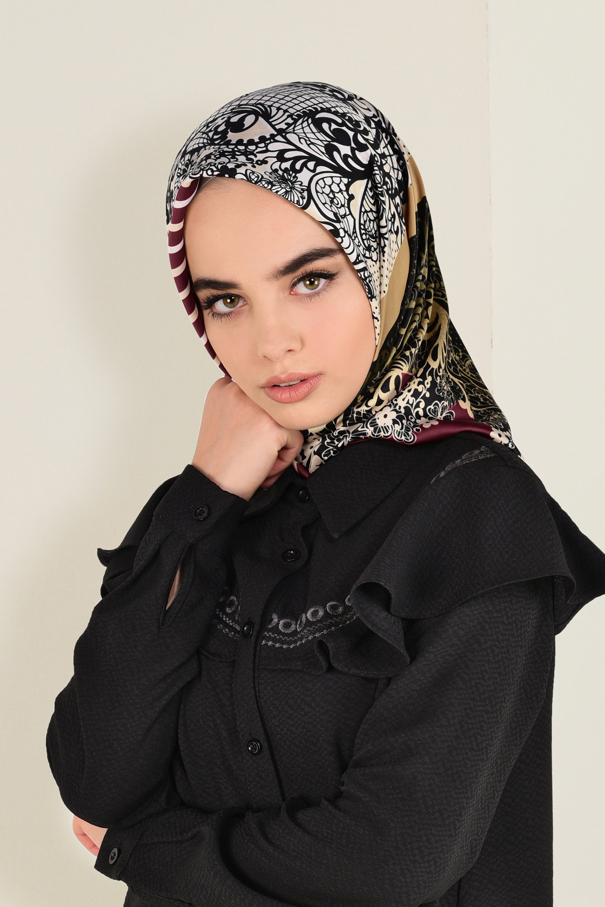 Tesettür giyim SİYAH ALVİNA DESENLİ EŞARP 4492-1