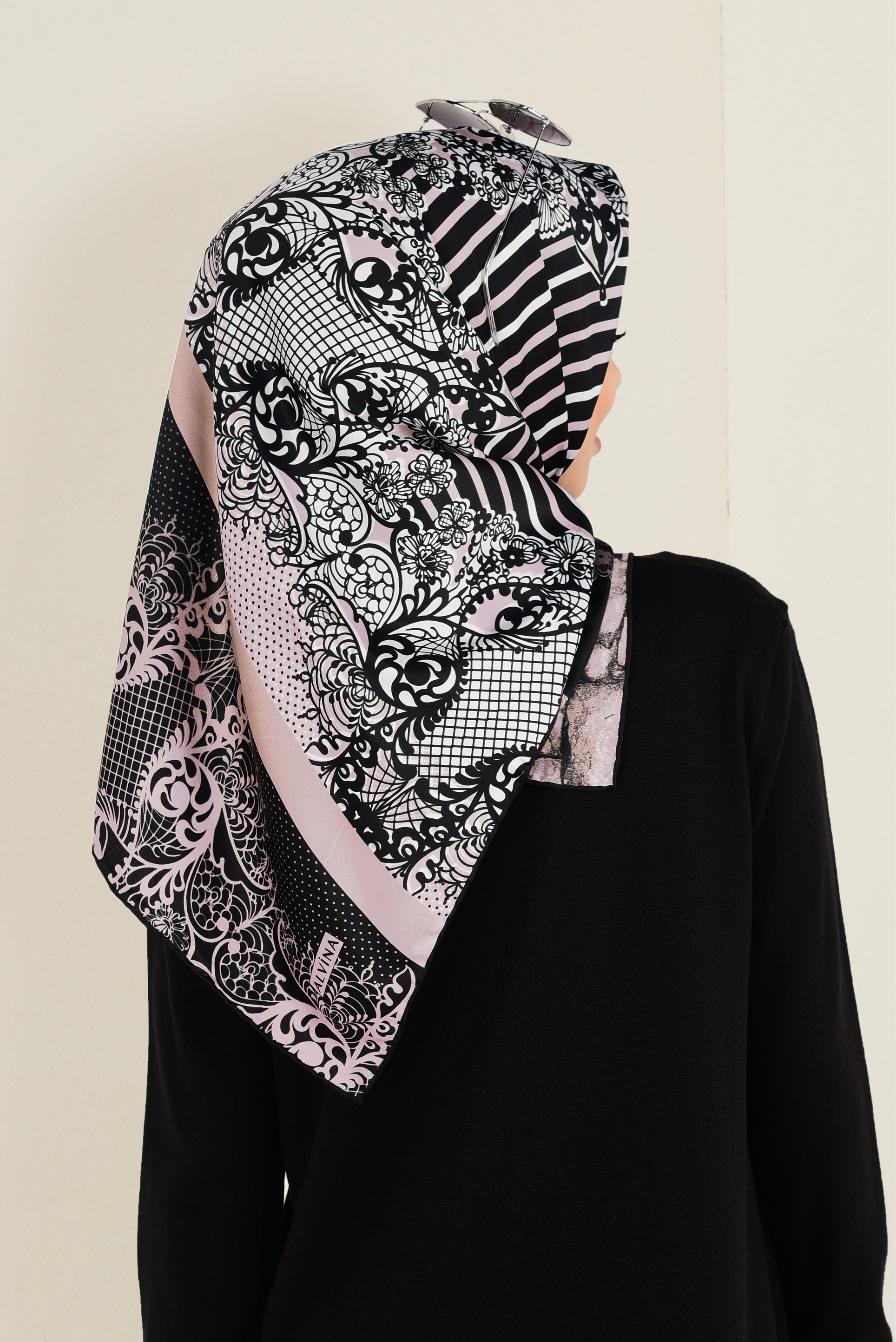 Tesettür giyim SİYAH ALVİNA DESENLİ EŞARP 4492-1