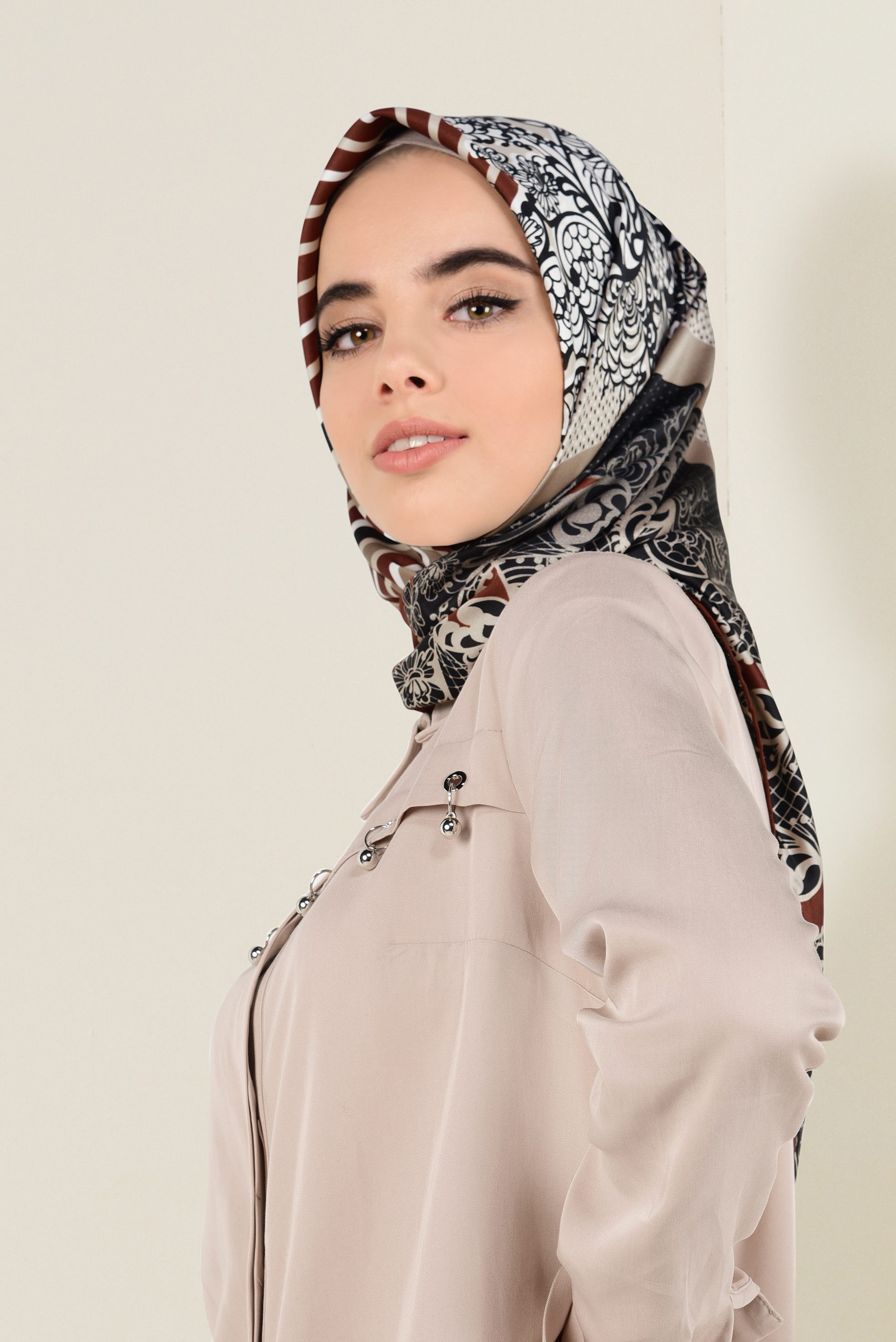 Tesettür giyim SİYAH ALVİNA DESENLİ EŞARP 4492-1