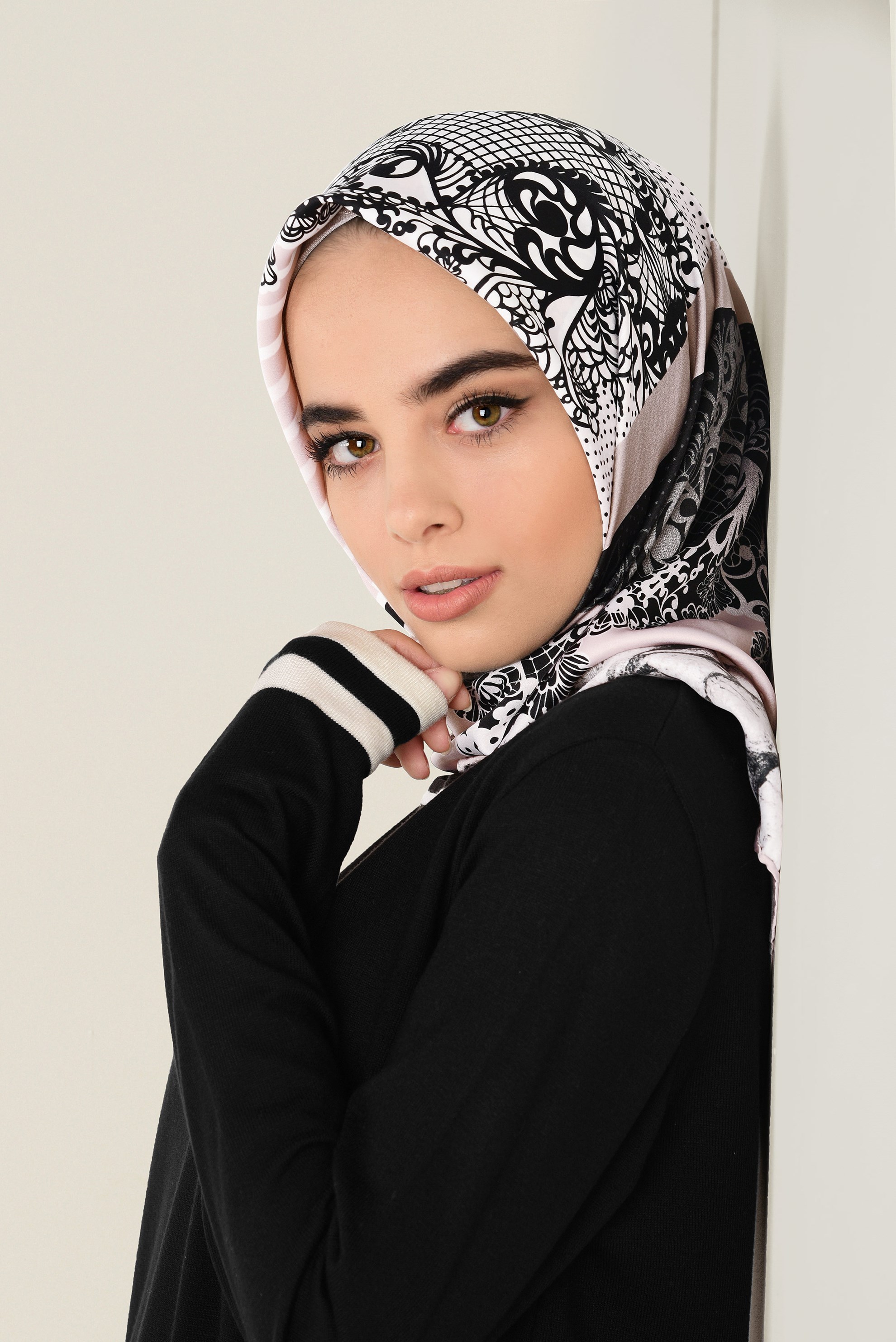 Tesettür giyim BEJ ALVİNA DESENLİ EŞARP 4492-1