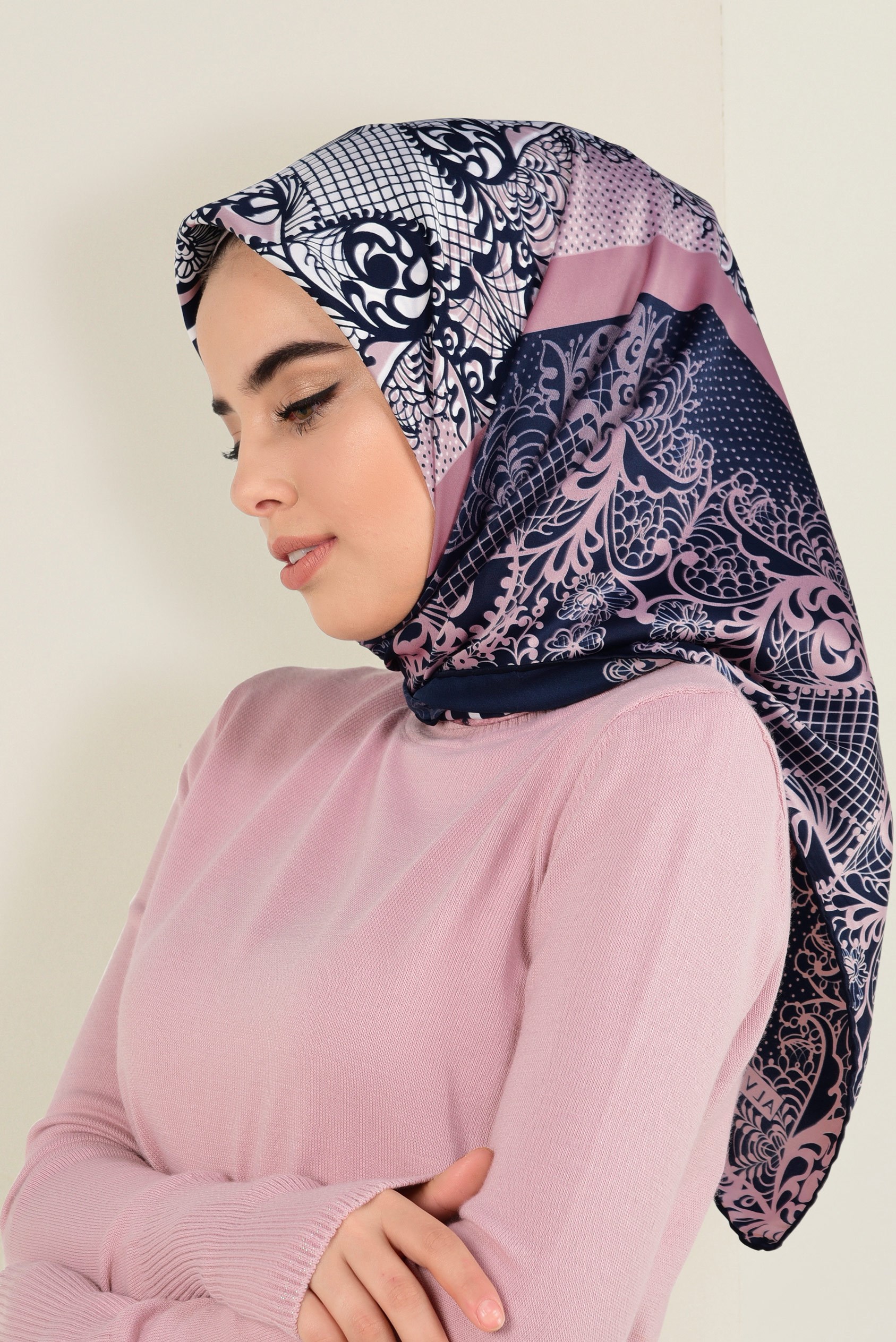 Tesettür giyim LACİVERT ALVİNA DESENLİ EŞARP 4492-1