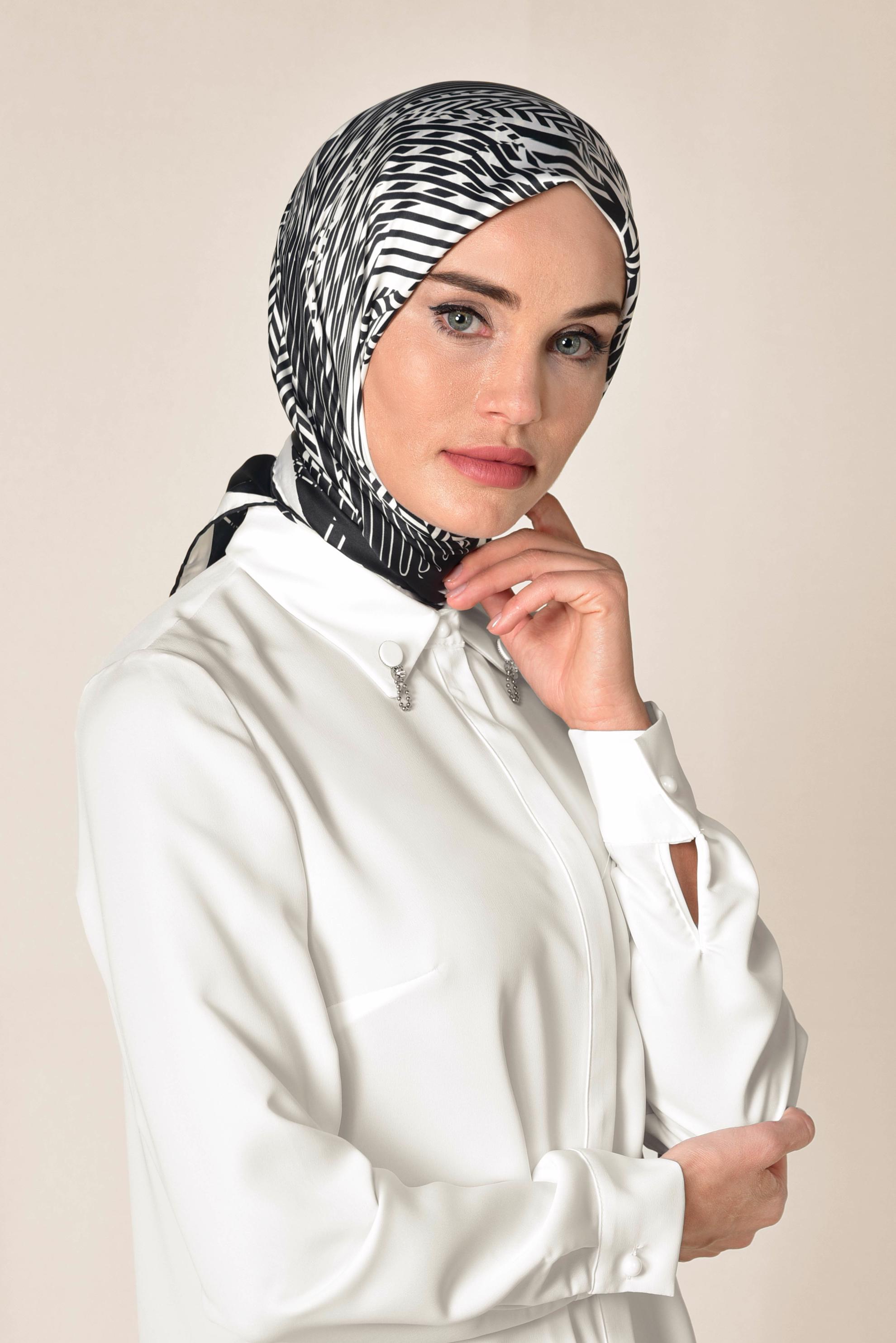 Tesettür giyim SİYAH 5583-1 ALVİNA DESENLİ EŞARP