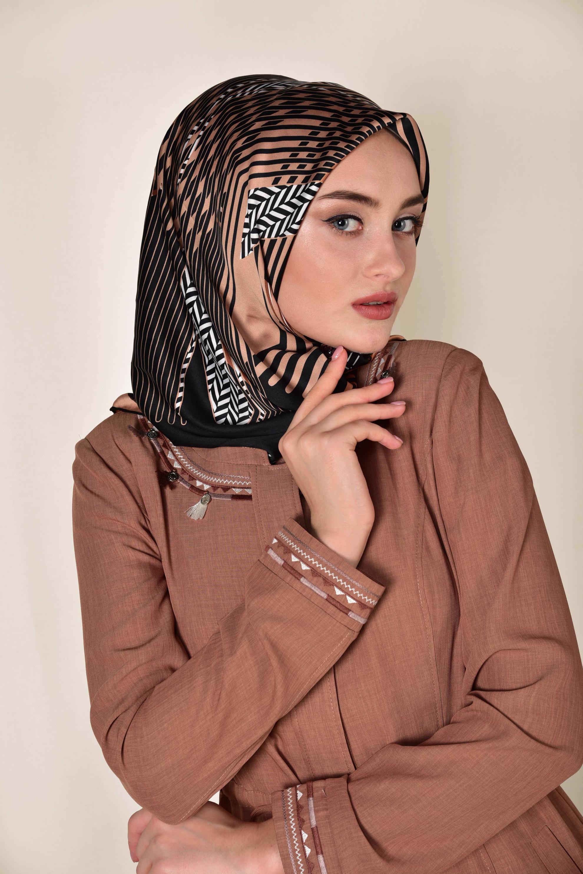 Tesettür giyim SİYAH 5583-1 ALVİNA DESENLİ EŞARP