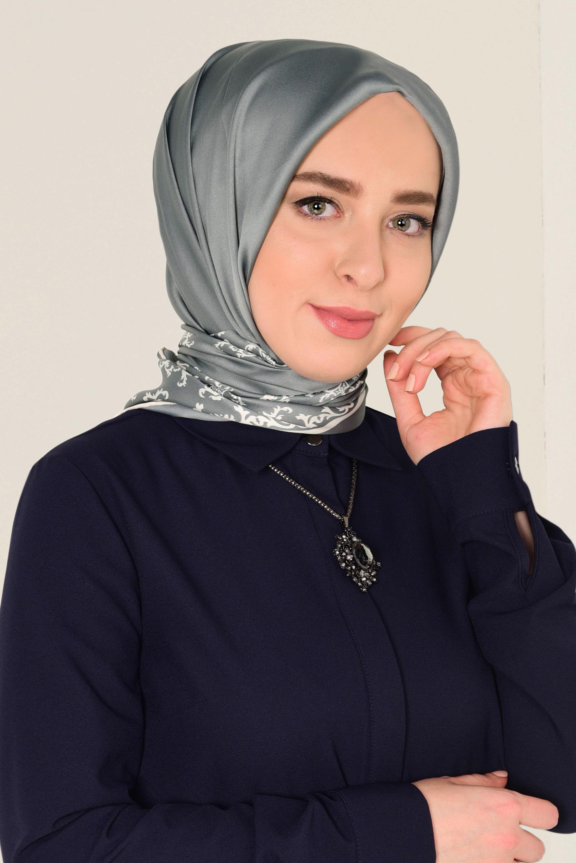 Tesettür giyim GRİ 5584-1 ALVİNA DESENLİ EŞARP