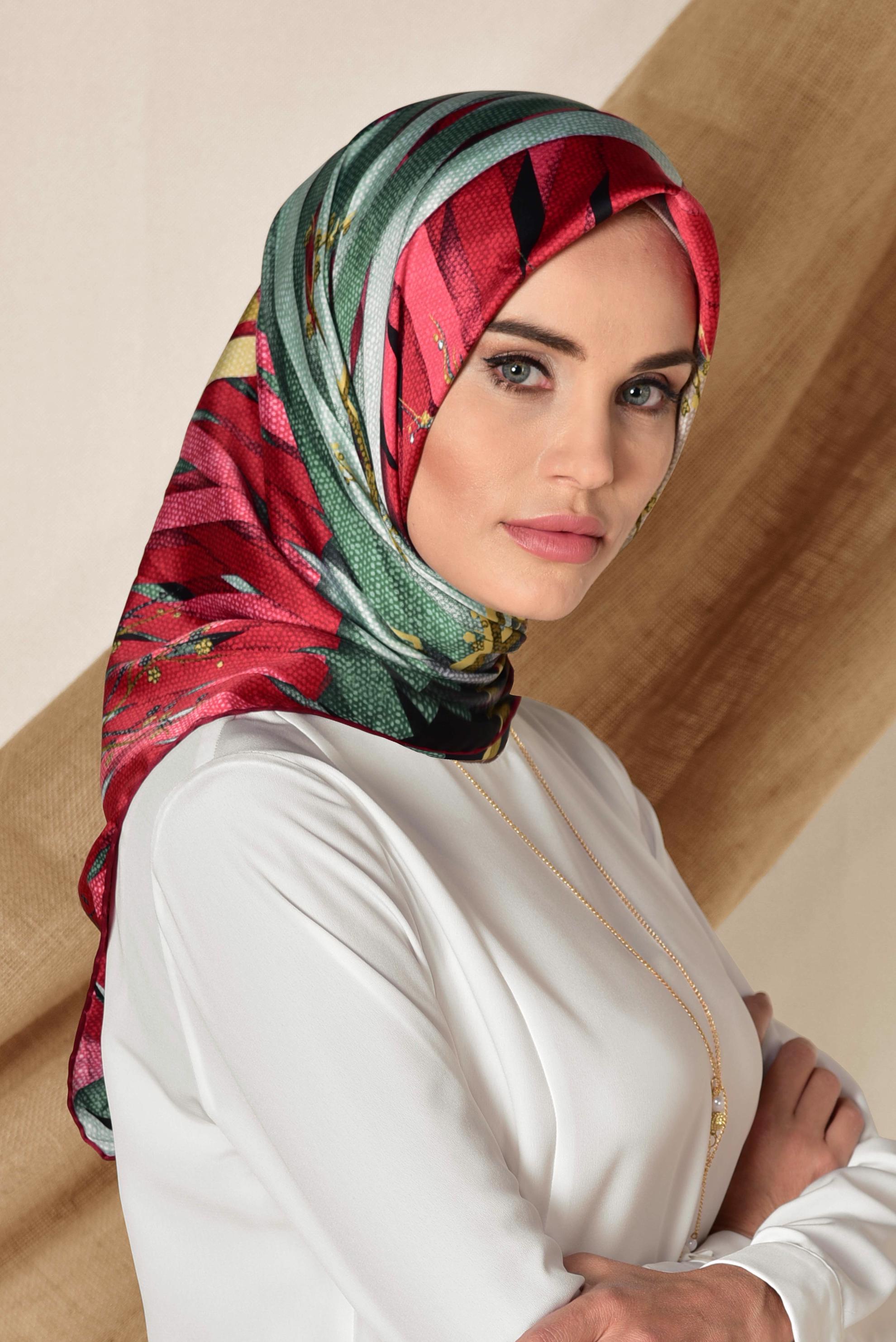 Tesettür giyim SİYAH 12168-1 ALVİNA DESENLİ EŞARP