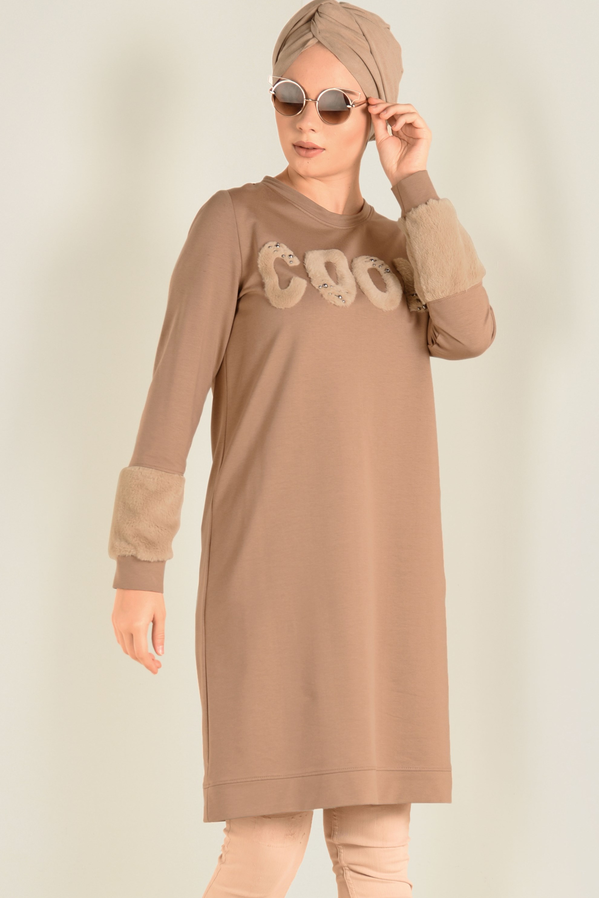 Tesettür giyim SARI MANŞETLERİ VE ÖNÜ KÜRKLÜ EŞOFMAN TUNİK 4534