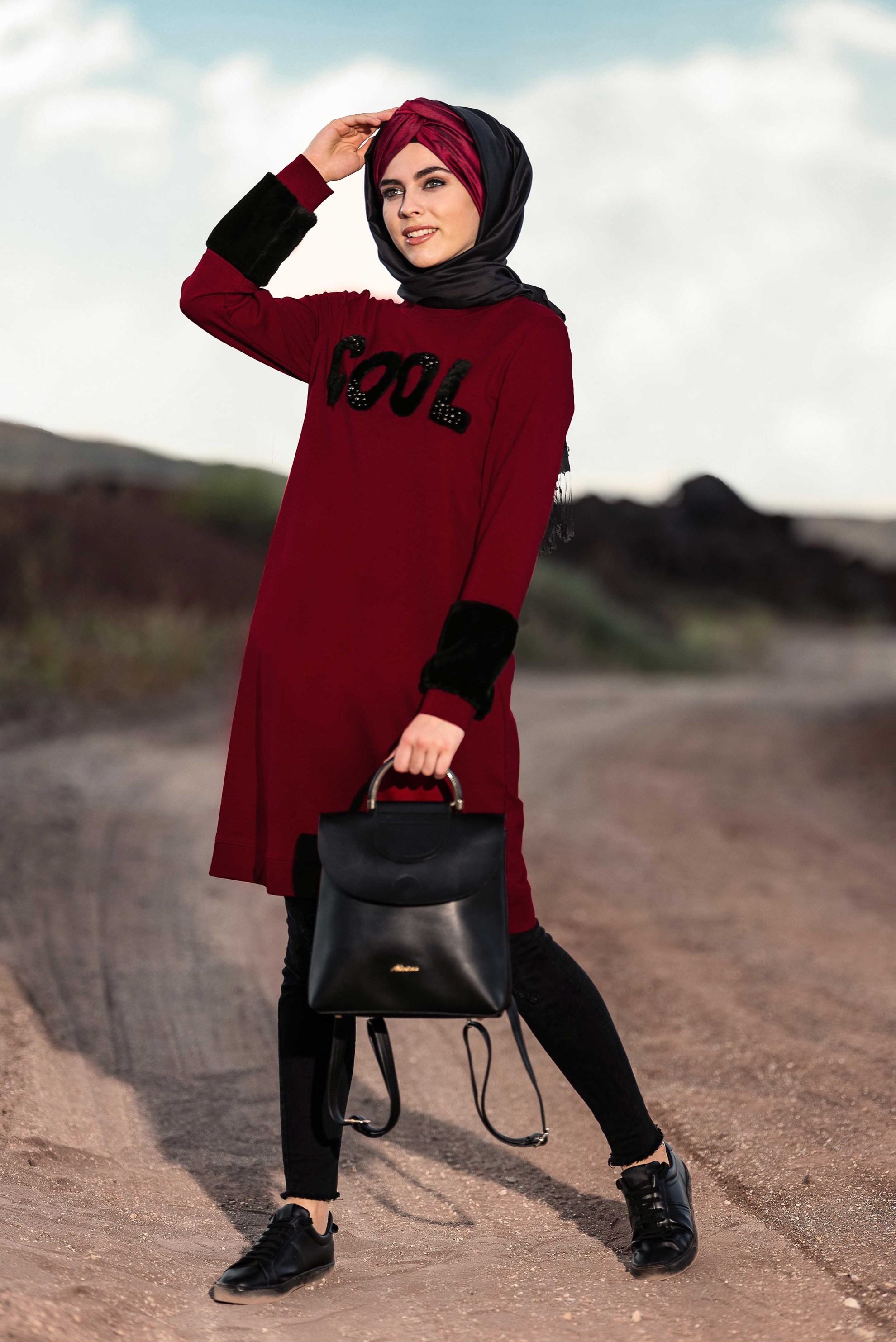 Tesettür giyim BORDO MANŞETLERİ VE ÖNÜ KÜRKLÜ EŞOFMAN TUNİK 4534