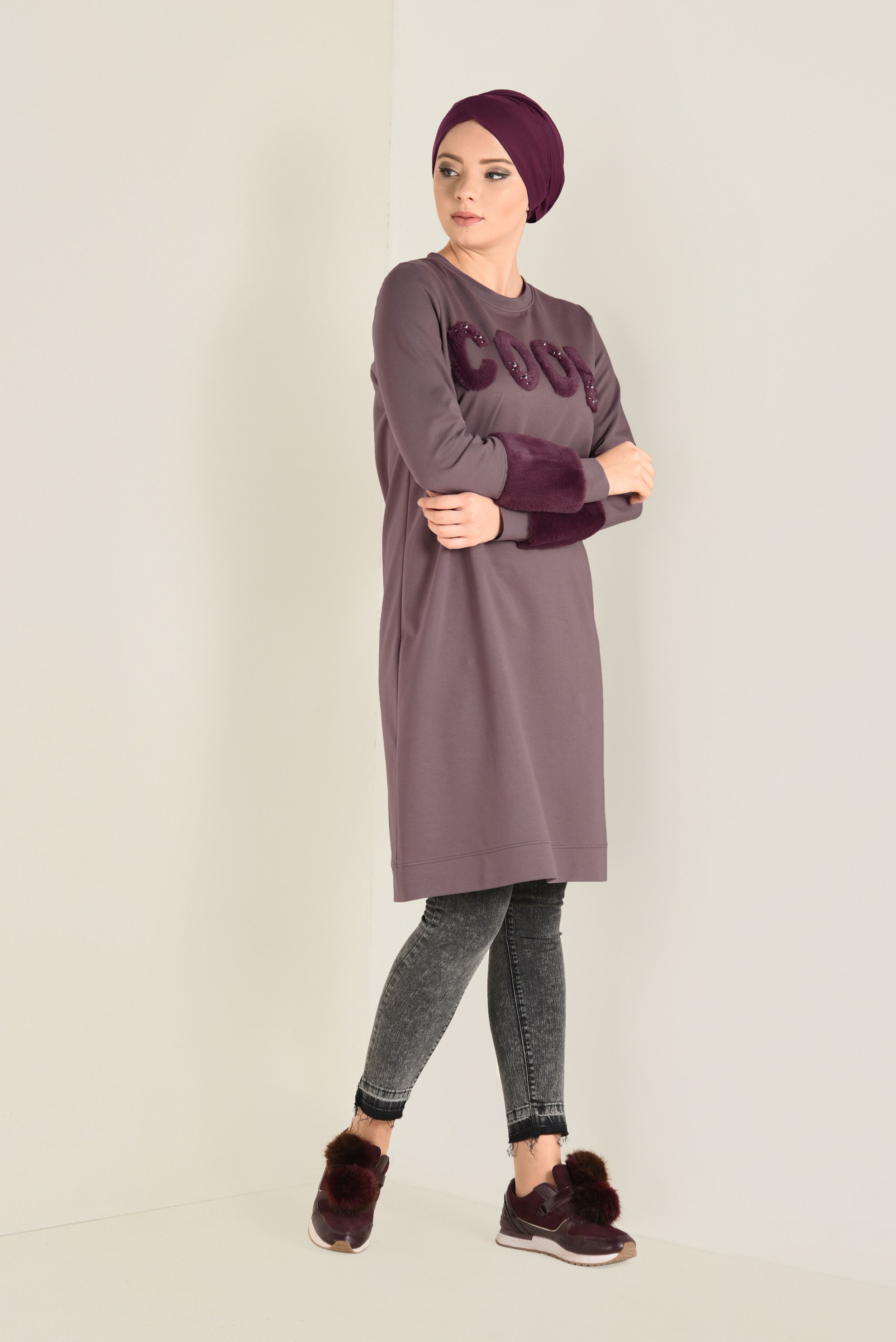 Tesettür giyim PEMBE MANŞETLERİ VE ÖNÜ KÜRKLÜ EŞOFMAN TUNİK 4534
