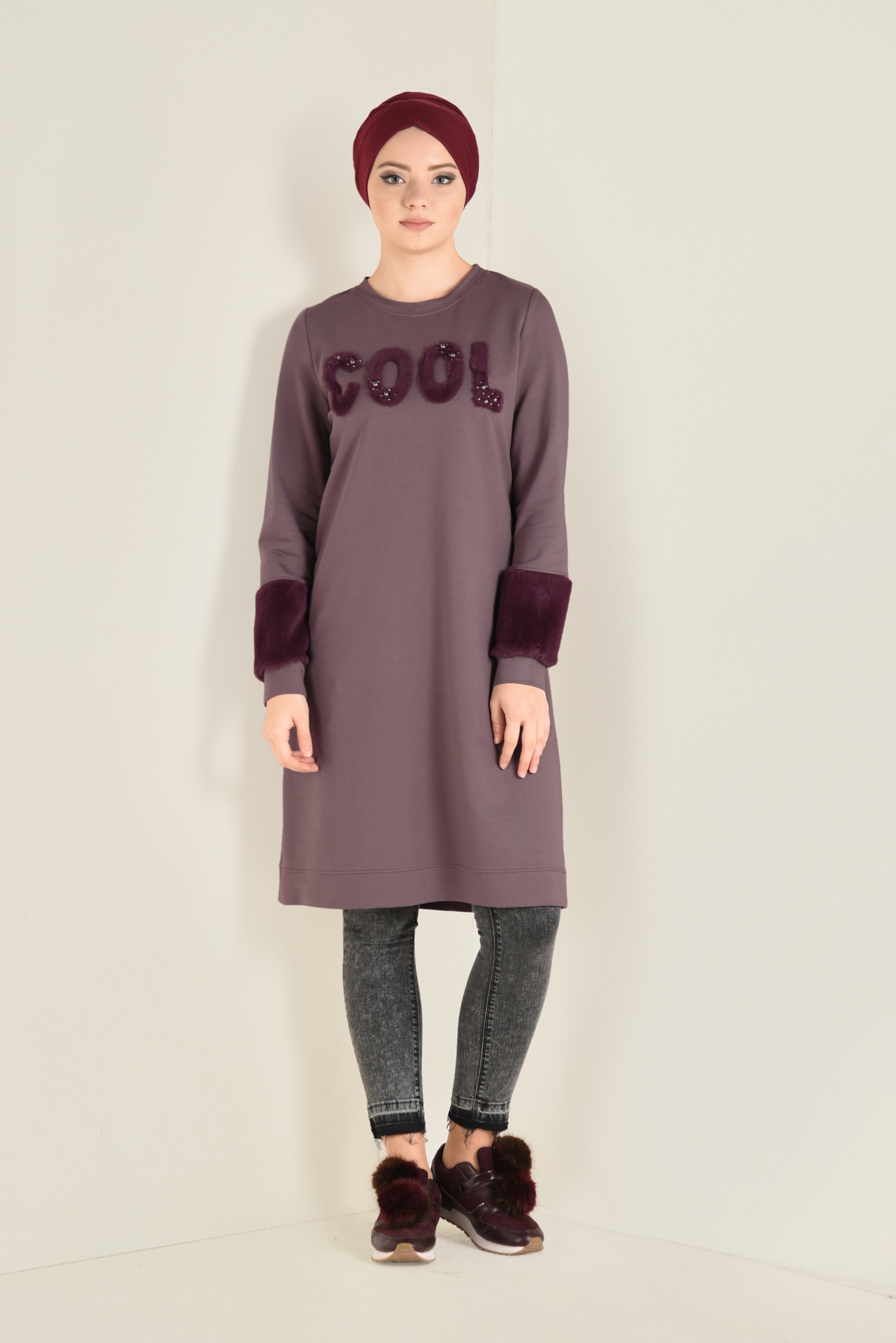 Tesettür giyim PEMBE MANŞETLERİ VE ÖNÜ KÜRKLÜ EŞOFMAN TUNİK 4534