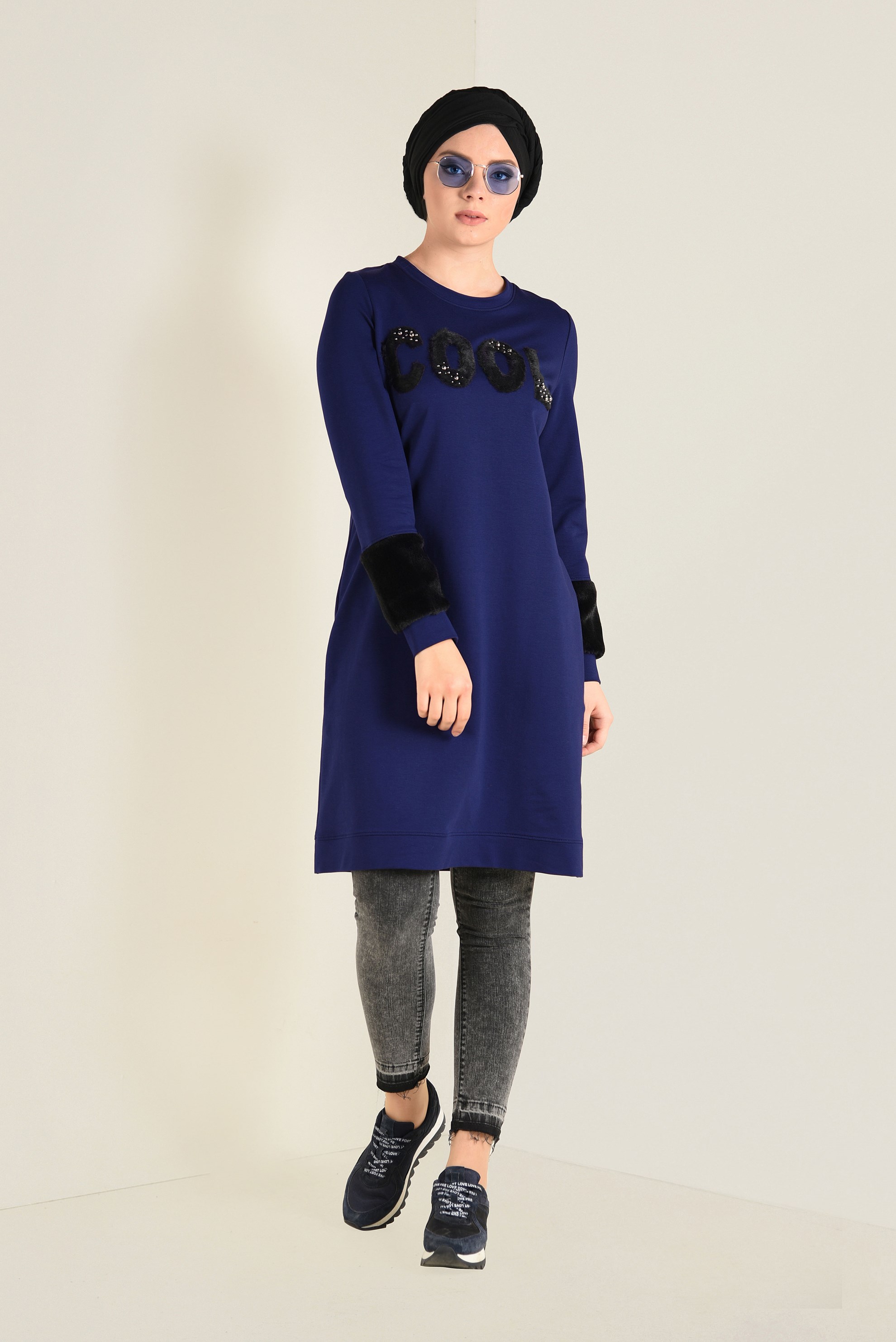 Tesettür giyim LACİVERT MANŞETLERİ VE ÖNÜ KÜRKLÜ EŞOFMAN TUNİK 4534