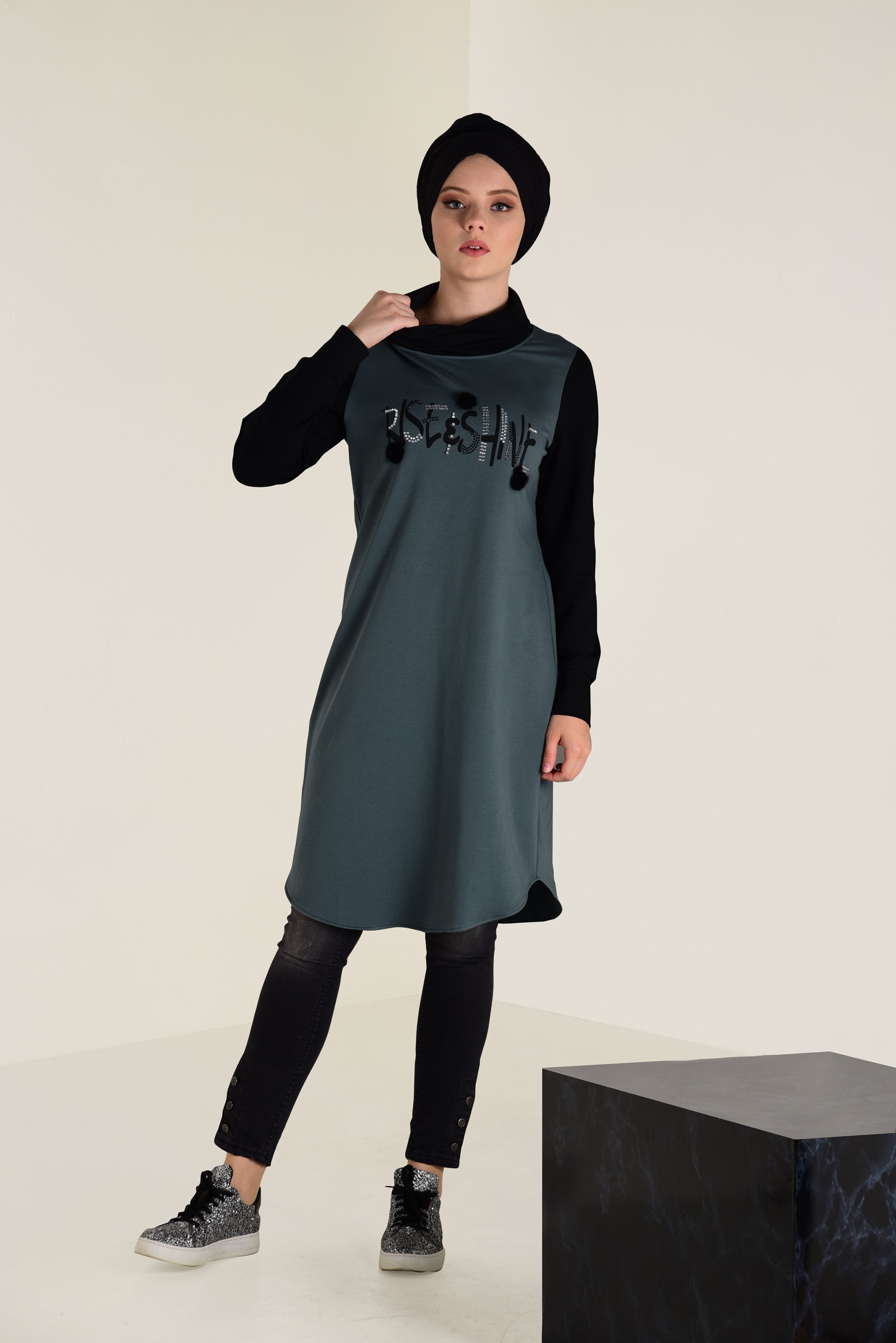 Tesettür giyim YEŞİL TAŞ BASKILI EŞOFMAN TUNİK 4535