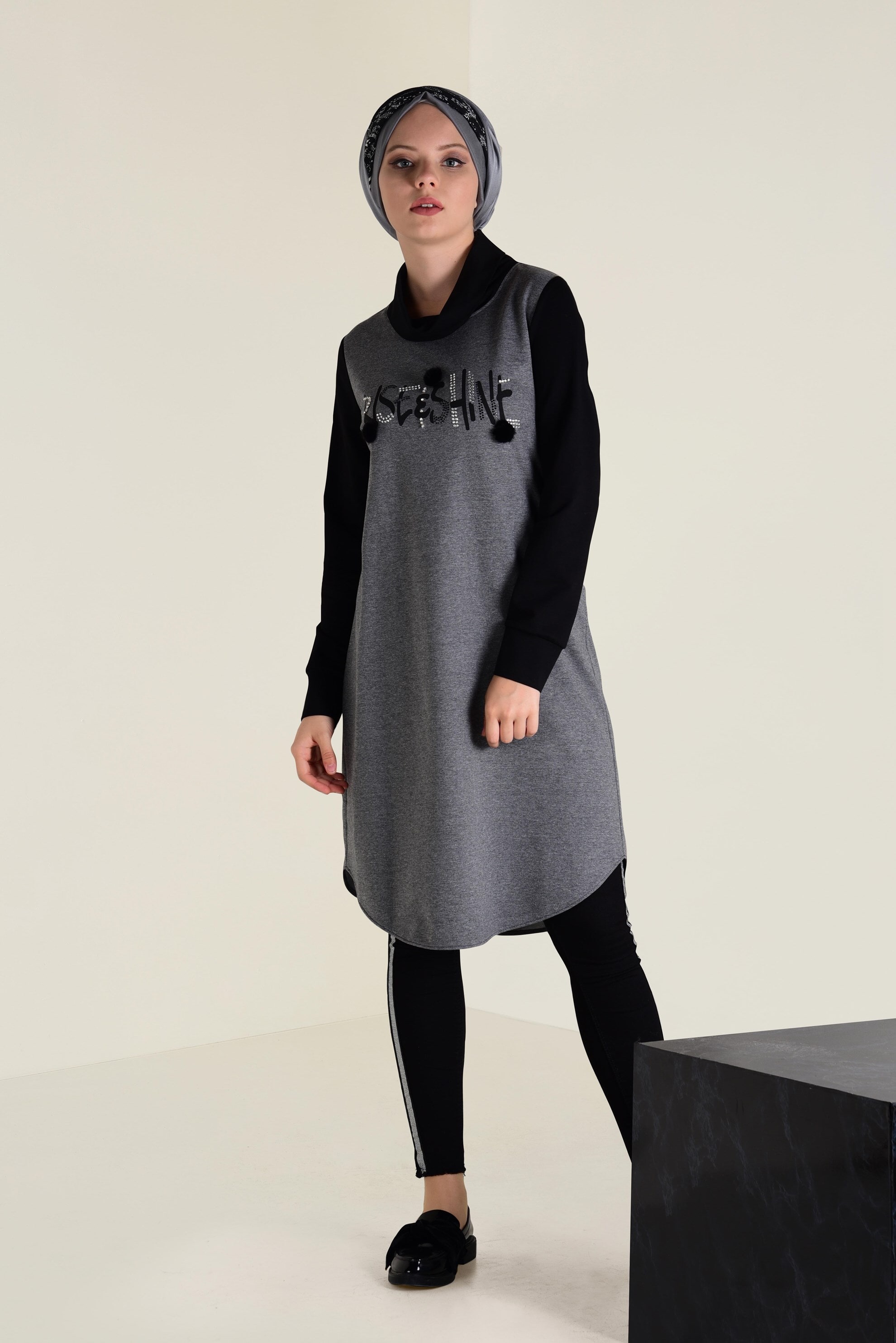 Tesettür giyim GRİ TAŞ BASKILI EŞOFMAN TUNİK 4535