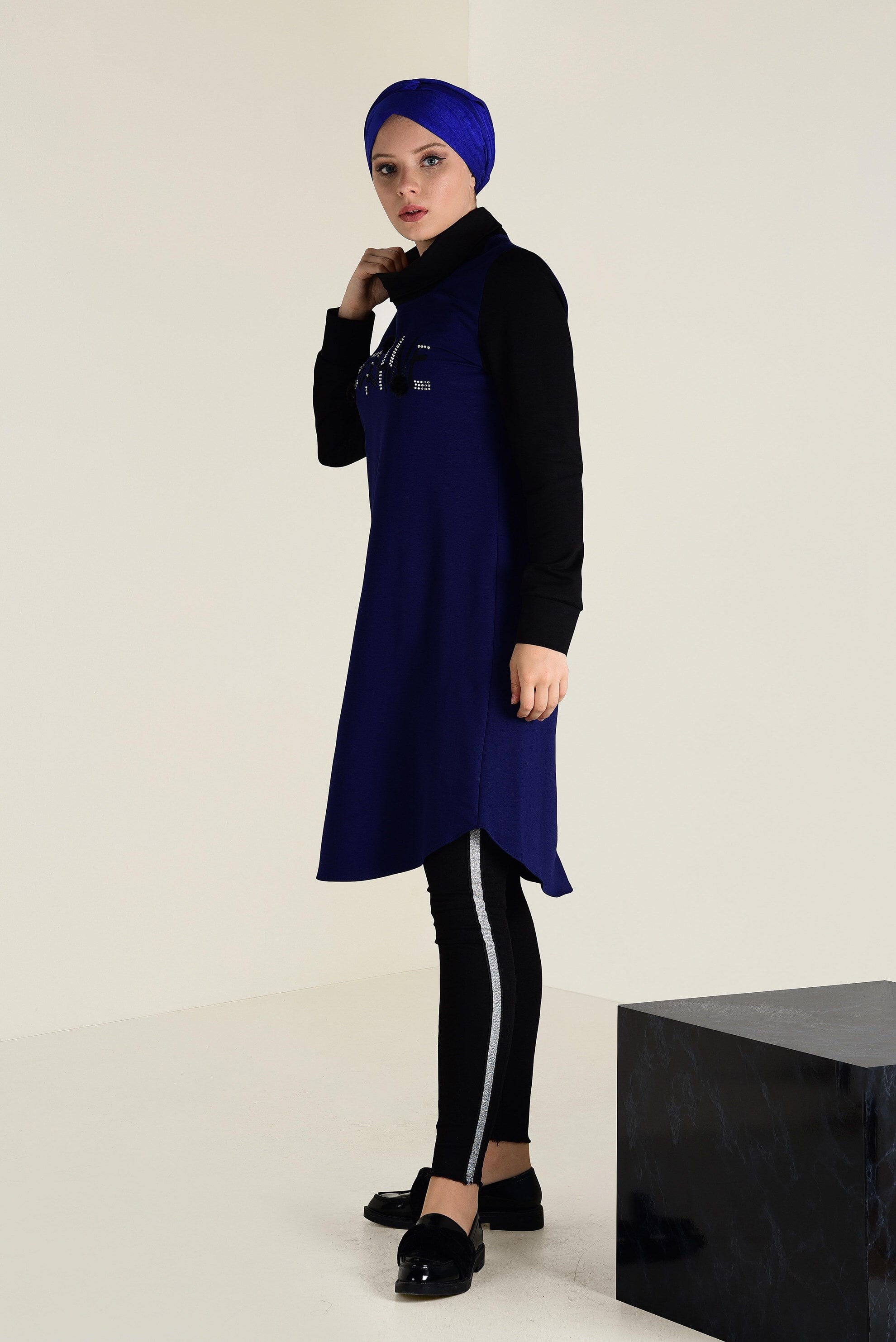 Tesettür giyim LACİVERT TAŞ BASKILI EŞOFMAN TUNİK 4535 