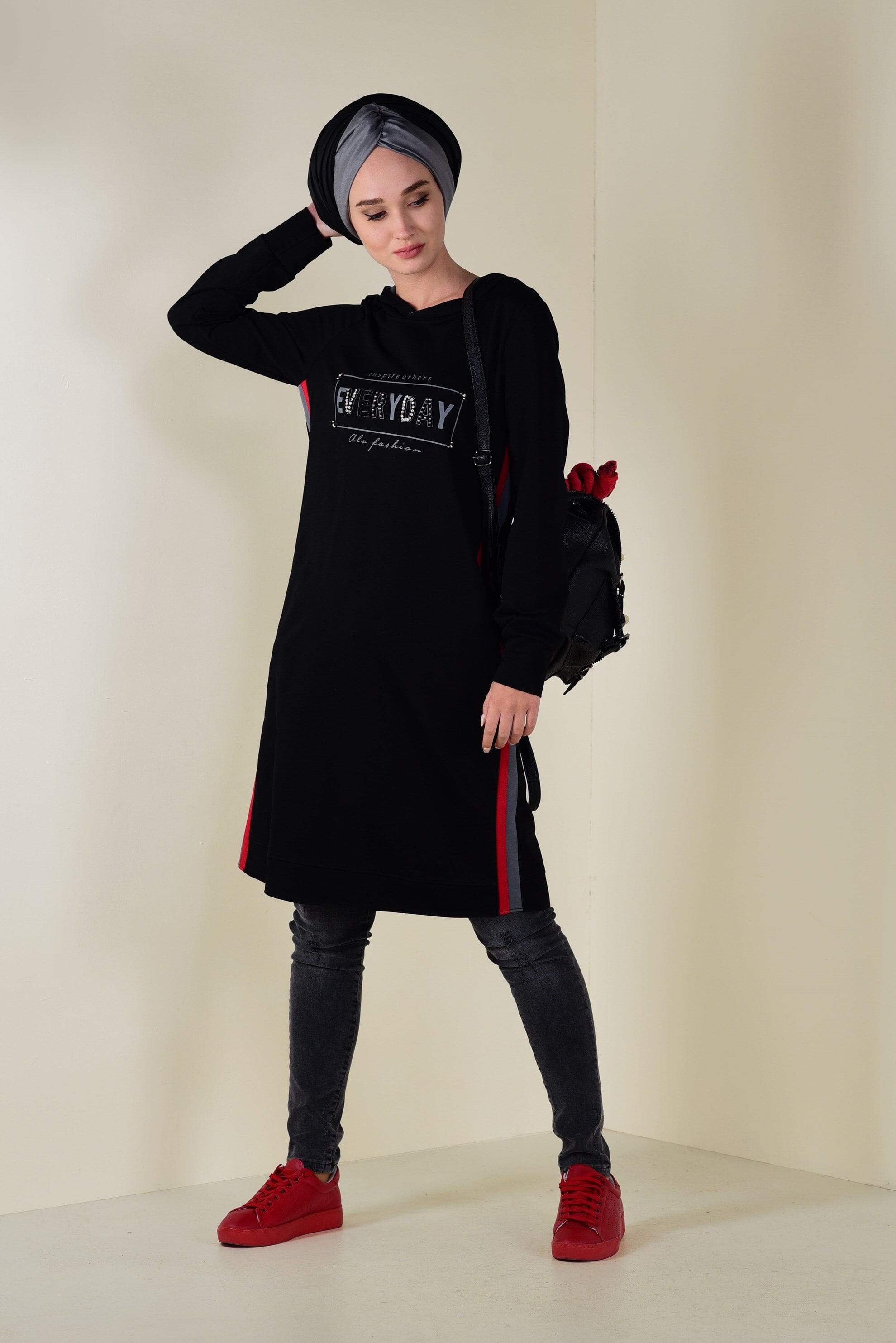 Tesettür giyim SİYAH BONCUK İŞLEMELİ EŞOFMAN TUNİK 4536 