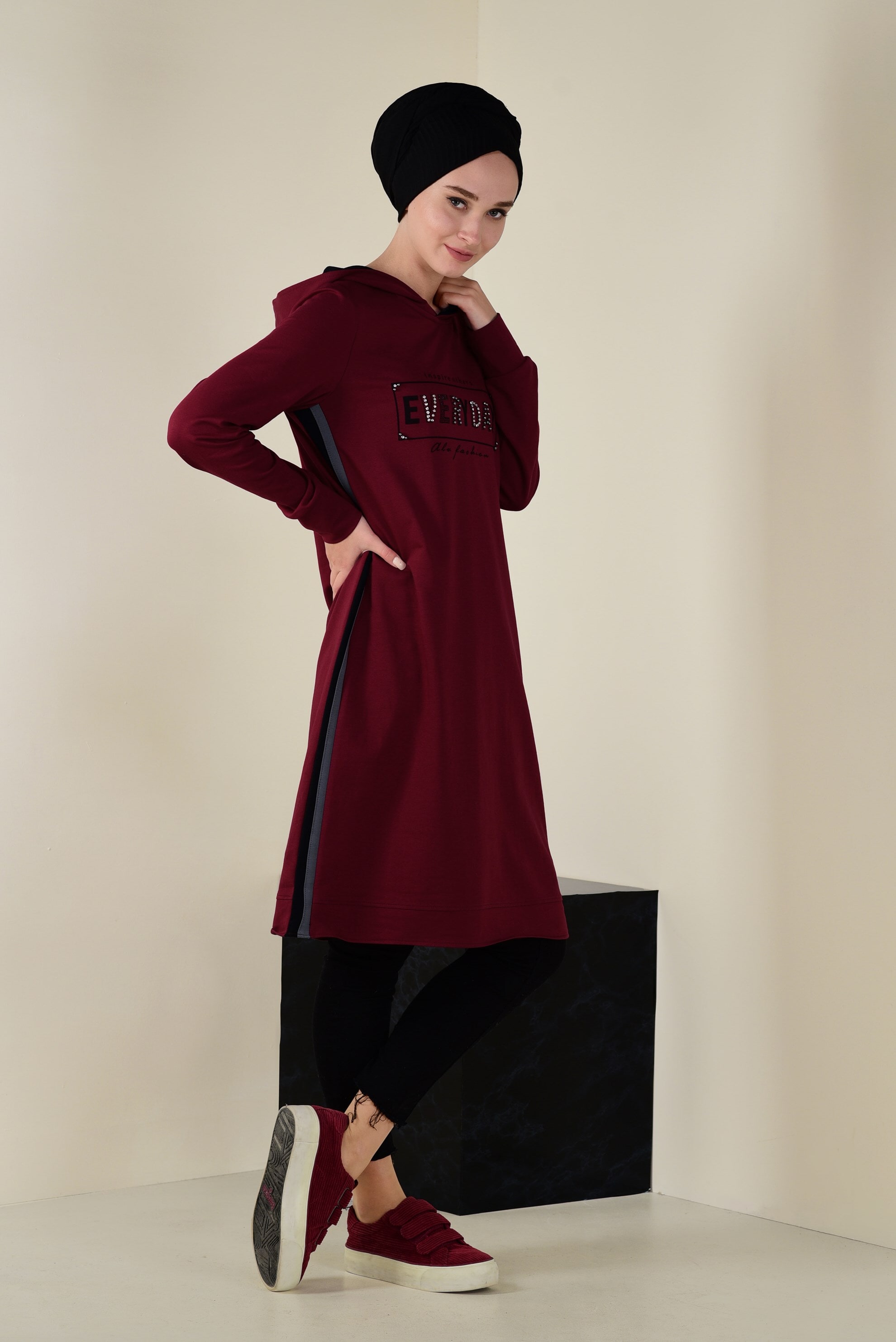 Tesettür giyim BORDO BONCUK İŞLEMELİ EŞOFMAN TUNİK 4536 