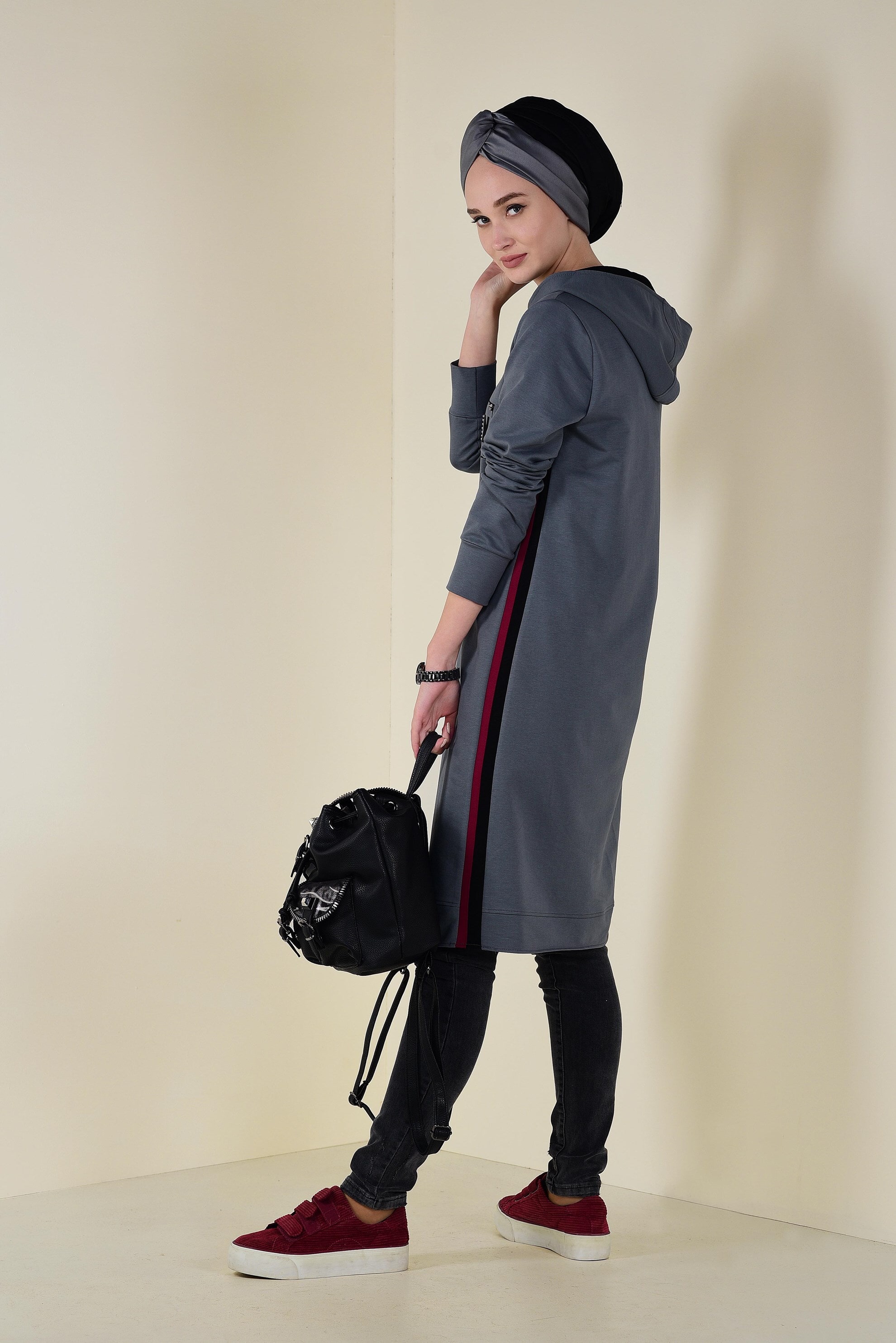 Tesettür giyim GRİ BONCUK İŞLEMELİ EŞOFMAN TUNİK 4536 