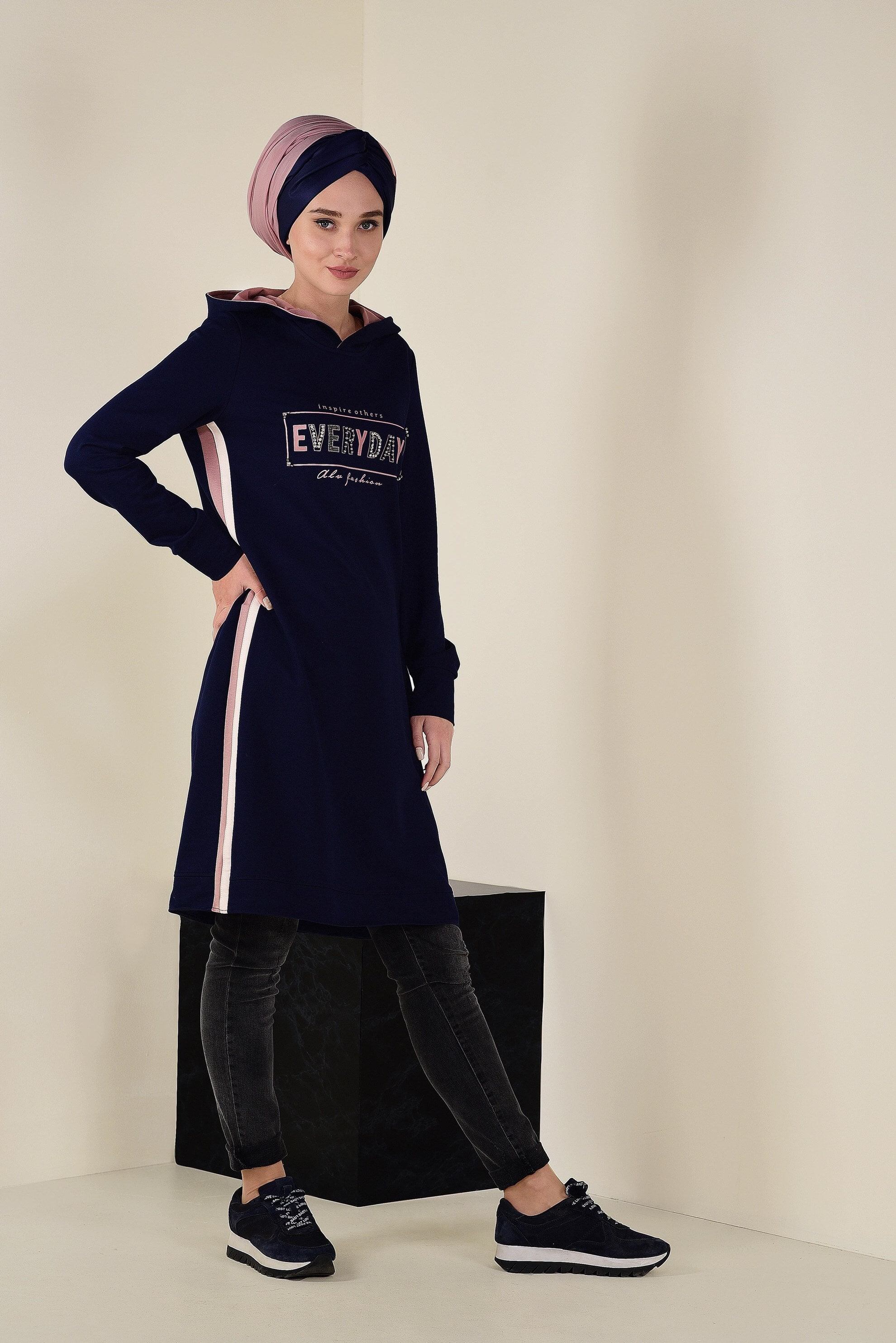 Tesettür giyim LACİVERT BONCUK İŞLEMELİ EŞOFMAN TUNİK 4536 