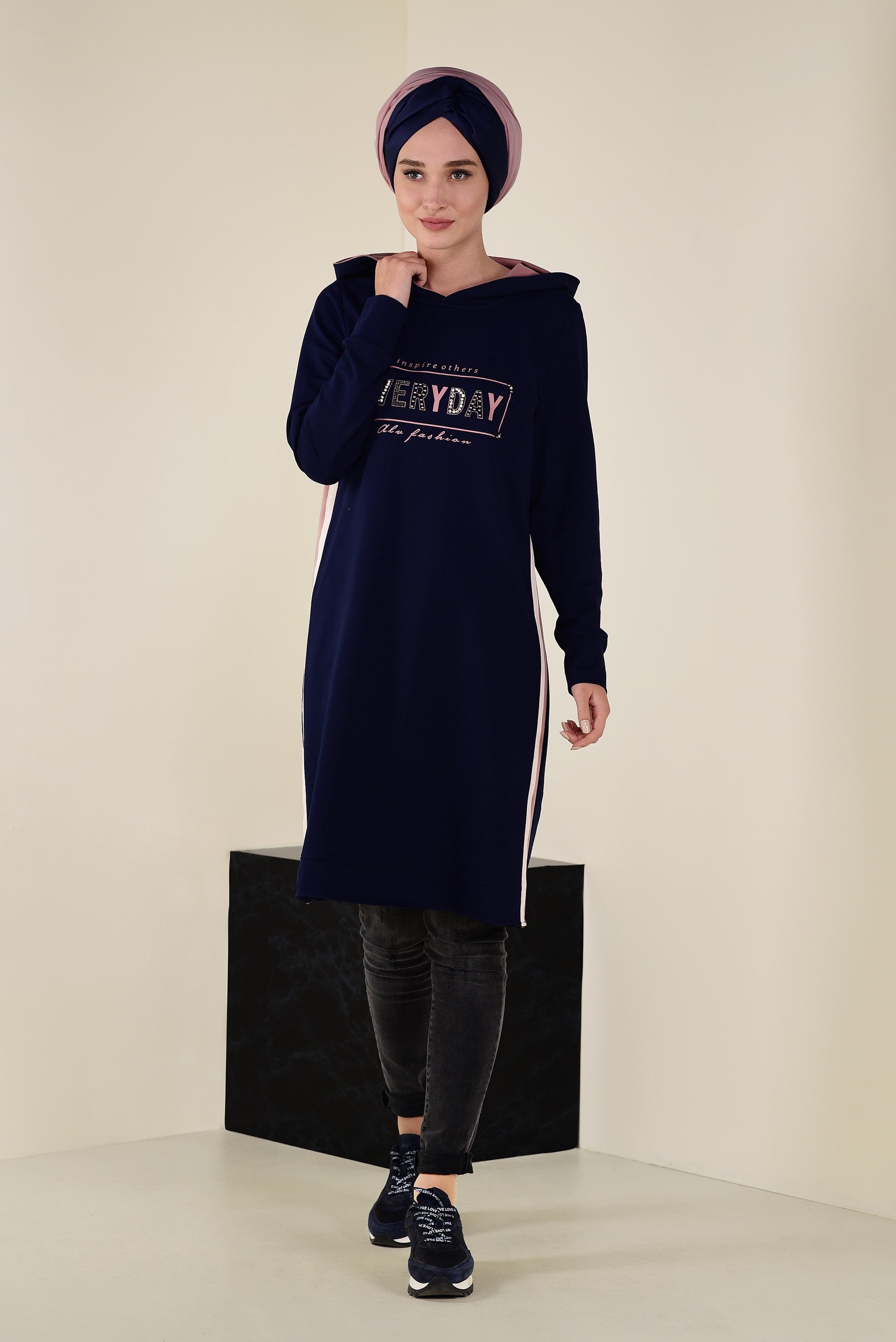 Tesettür giyim LACİVERT BONCUK İŞLEMELİ EŞOFMAN TUNİK 4536 