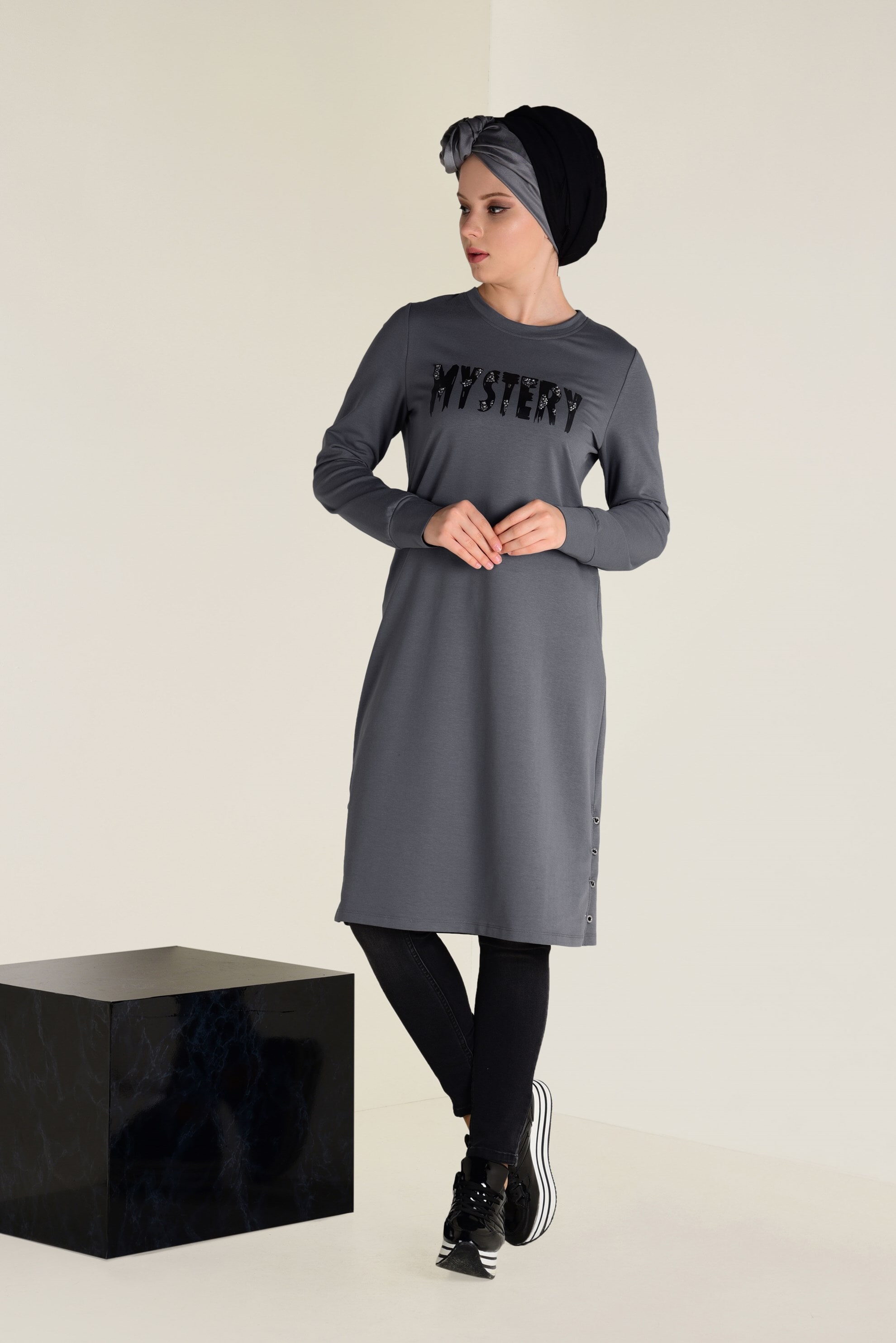 Tesettür giyim GRİ  TAŞ BASKILI EŞOFMAN TUNİK 4537 