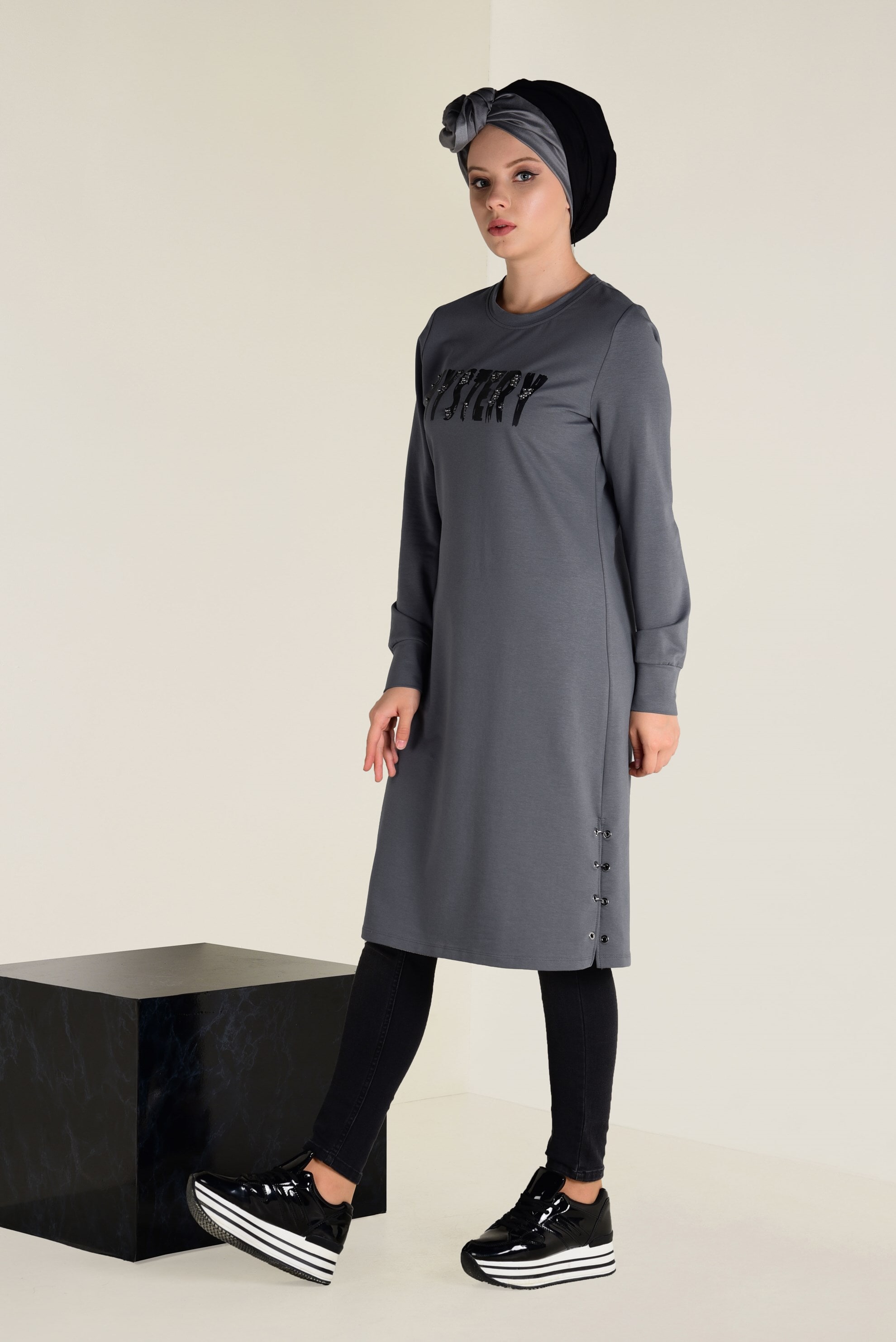 Tesettür giyim GRİ  TAŞ BASKILI EŞOFMAN TUNİK 4537 