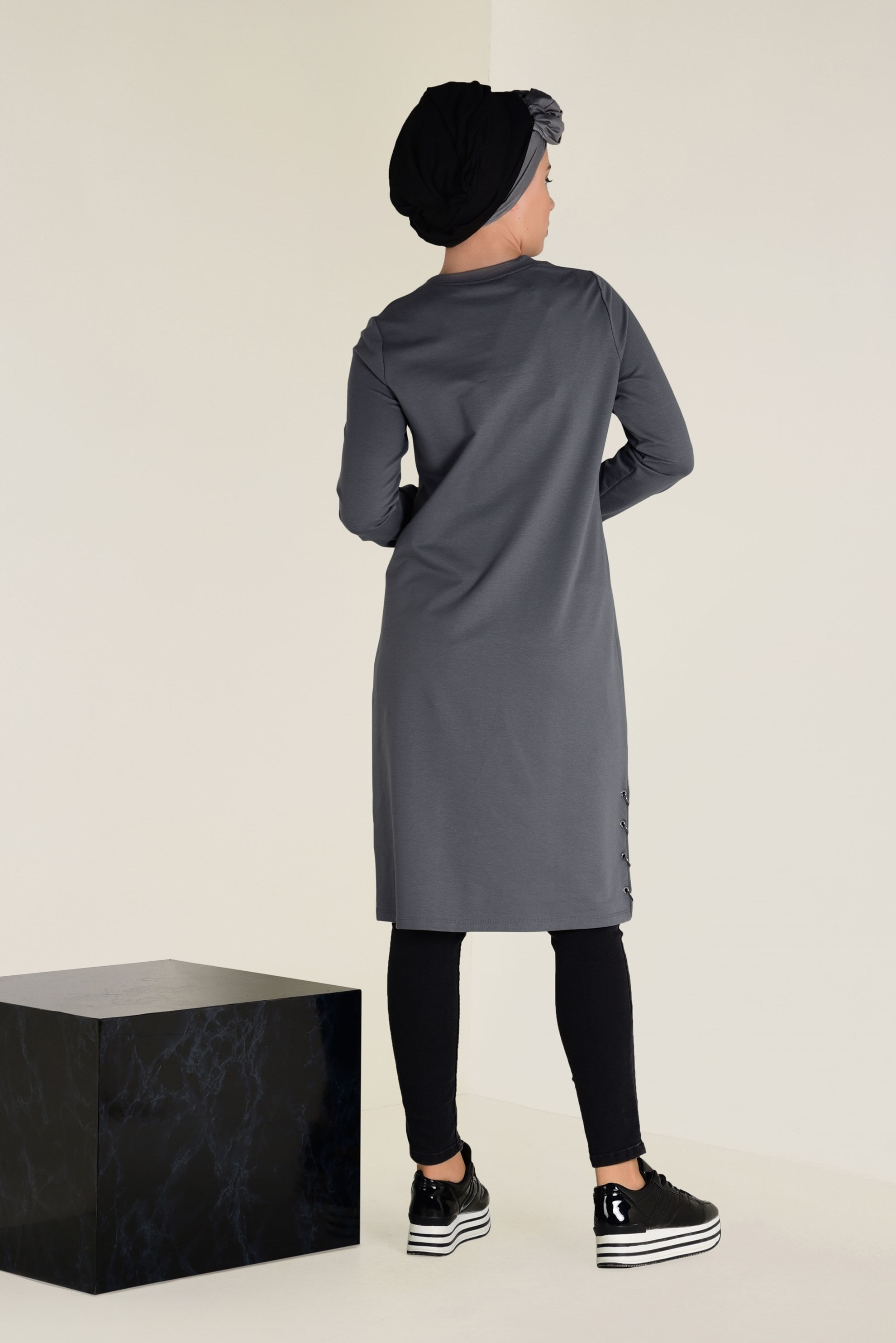 Tesettür giyim GRİ  TAŞ BASKILI EŞOFMAN TUNİK 4537 