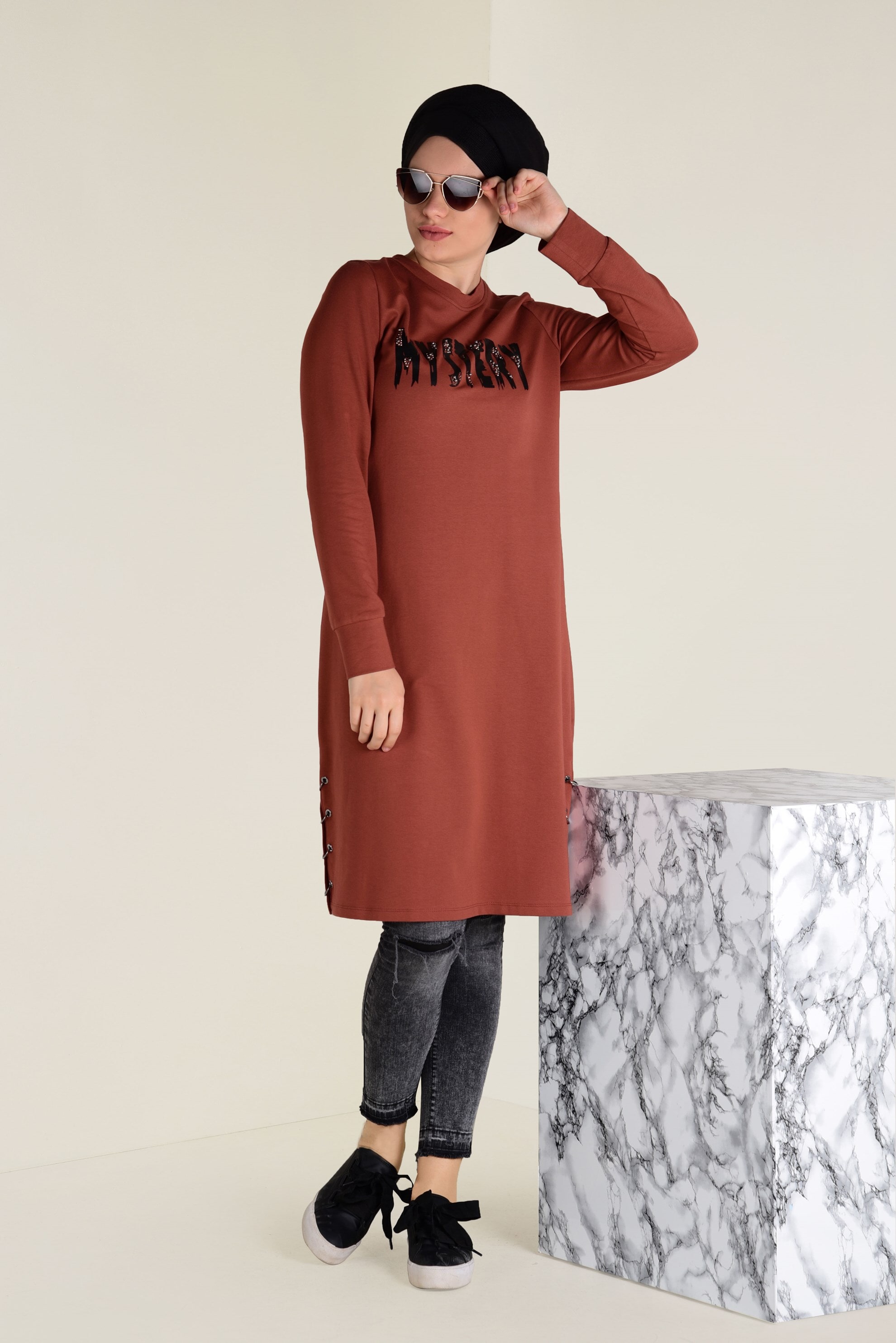 Tesettür giyim BORDO  TAŞ BASKILI EŞOFMAN TUNİK 4537 