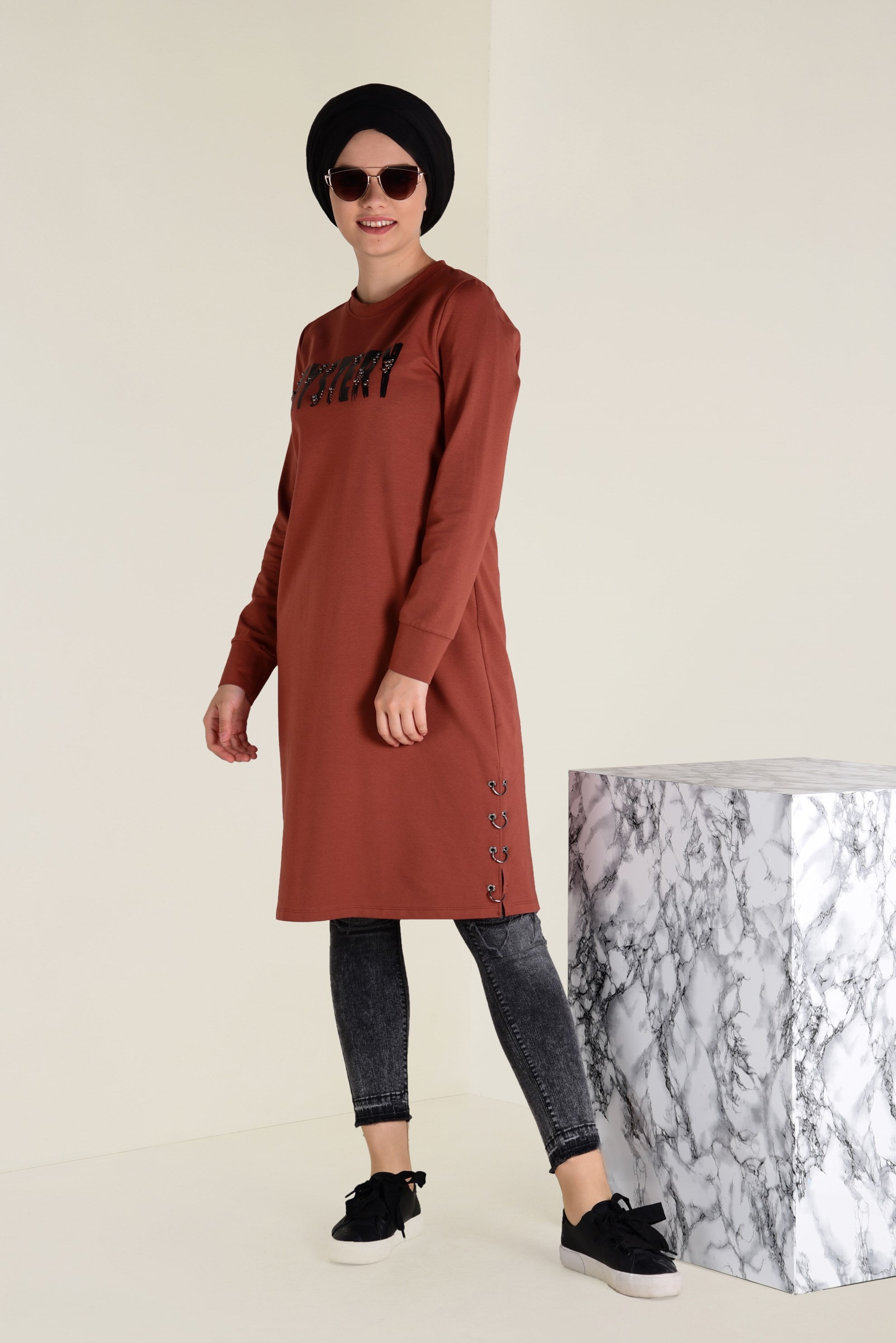 Tesettür giyim BORDO  TAŞ BASKILI EŞOFMAN TUNİK 4537 